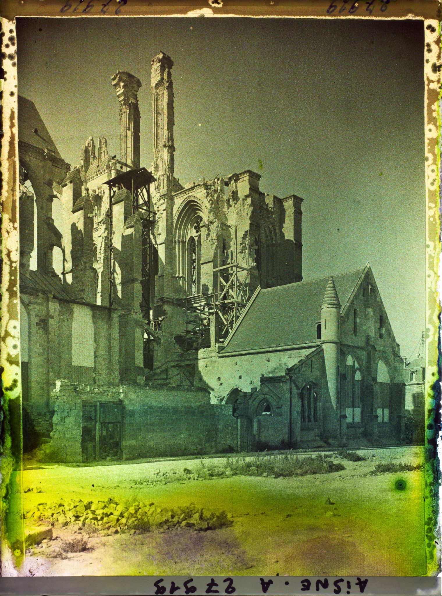 Image représentant France, Soissons, Chapelle des ?uvres et Cathédrale