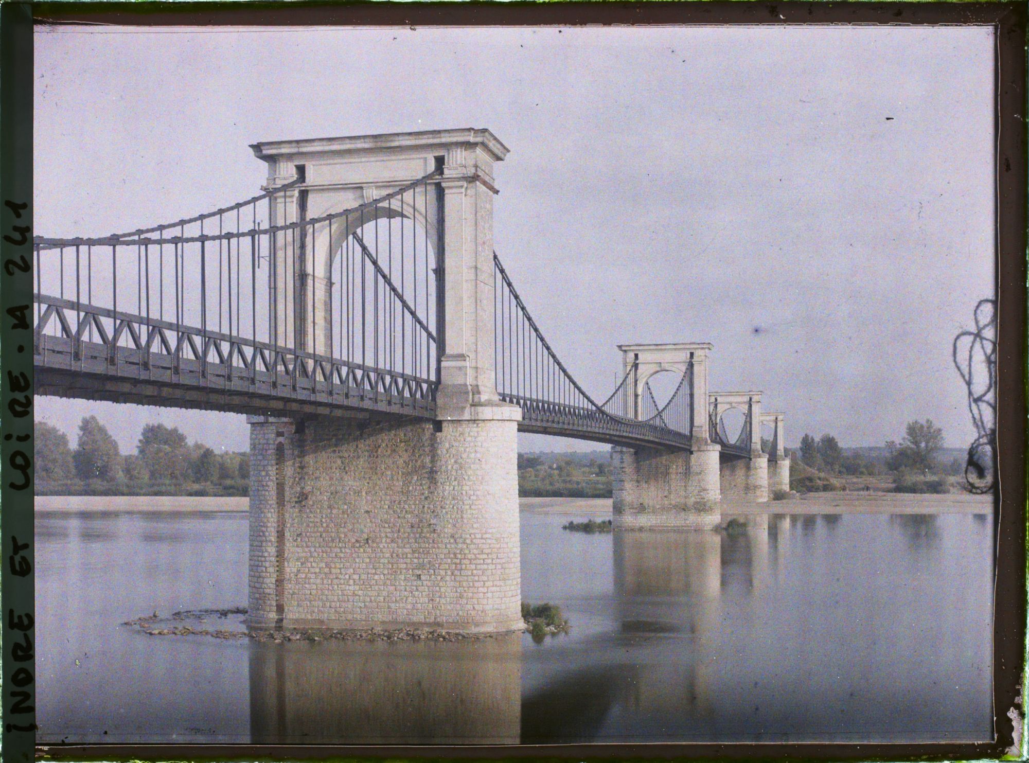 Image représentant Le pont suspendu sur la Loire