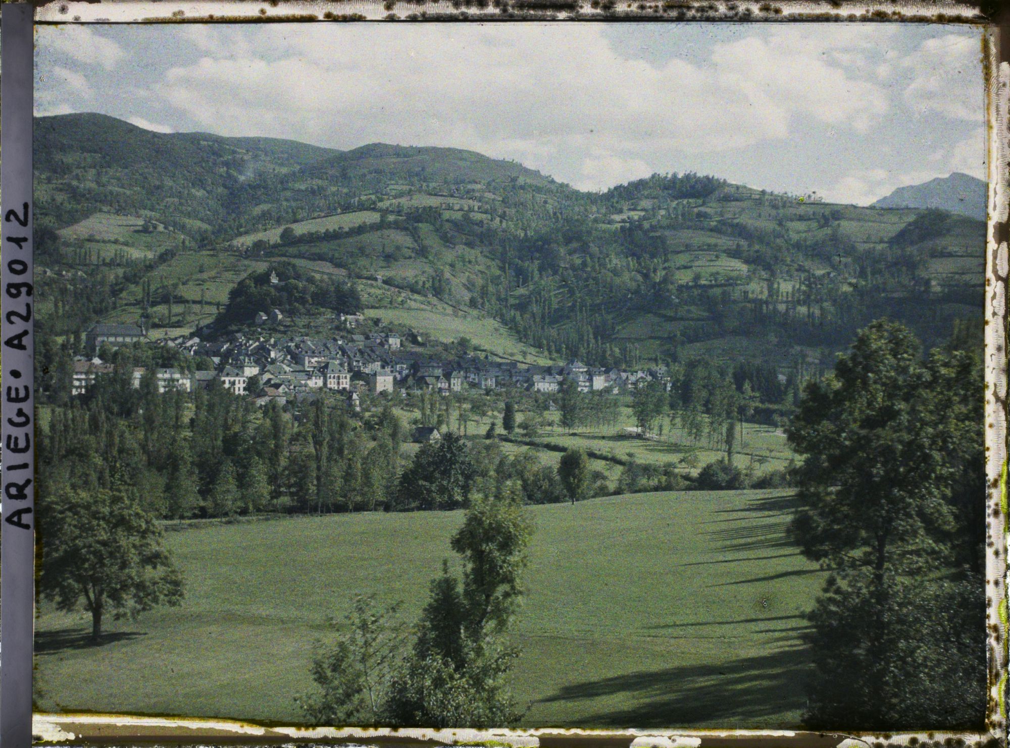 Image représentant La commune vue de la rive gauche du Lez