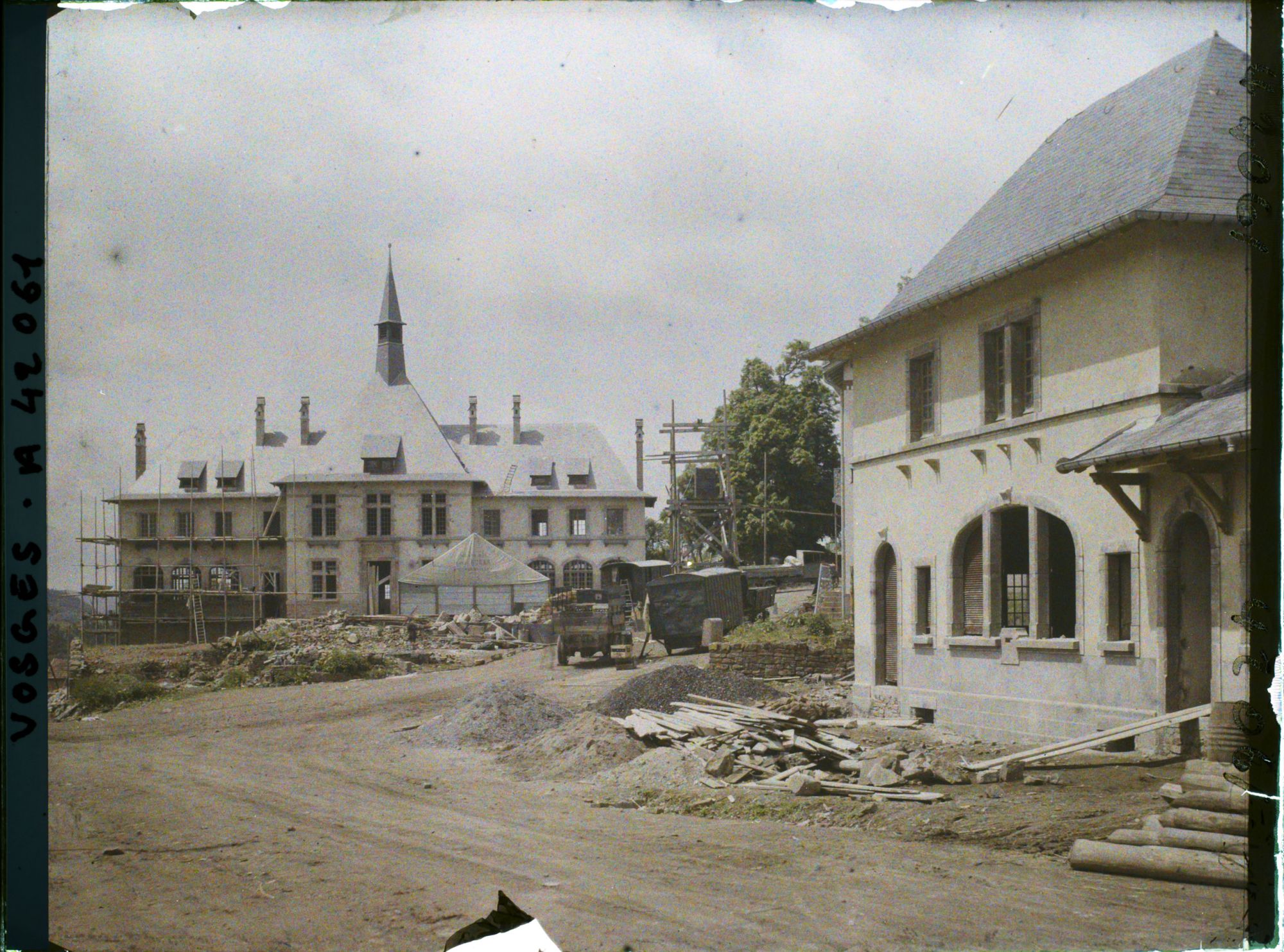 Image représentant France, Le Ban de Sapt Launois, Nouvelle Mairie et Ecole