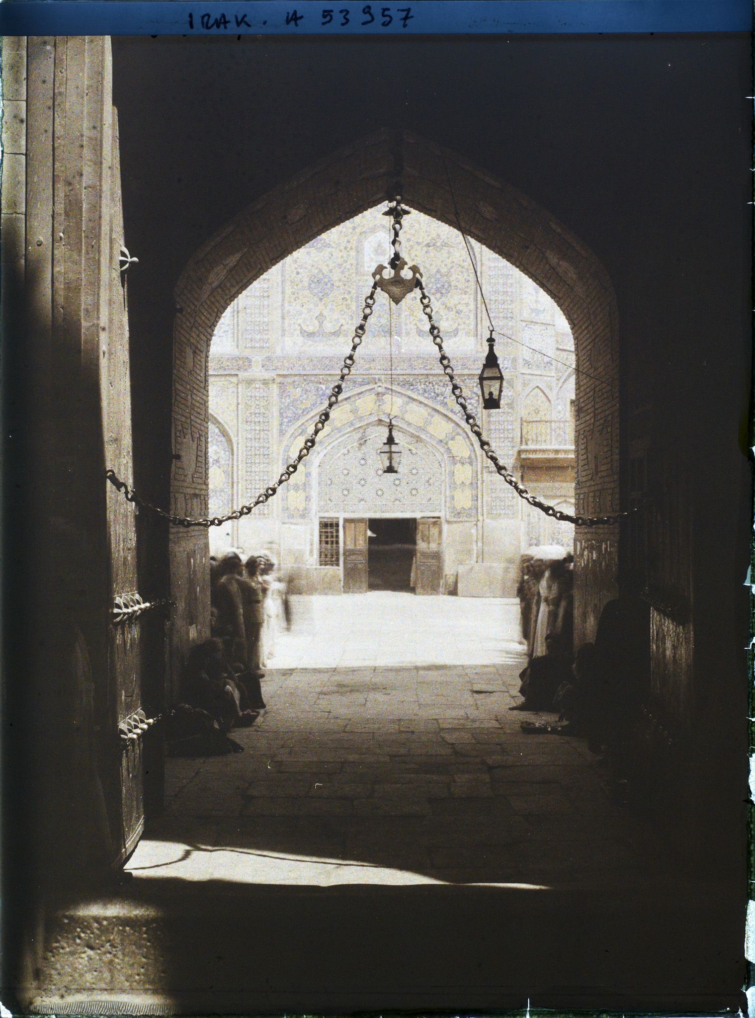 Image représentant Mosquée funéraire d'Ali, la porte nord et la cour