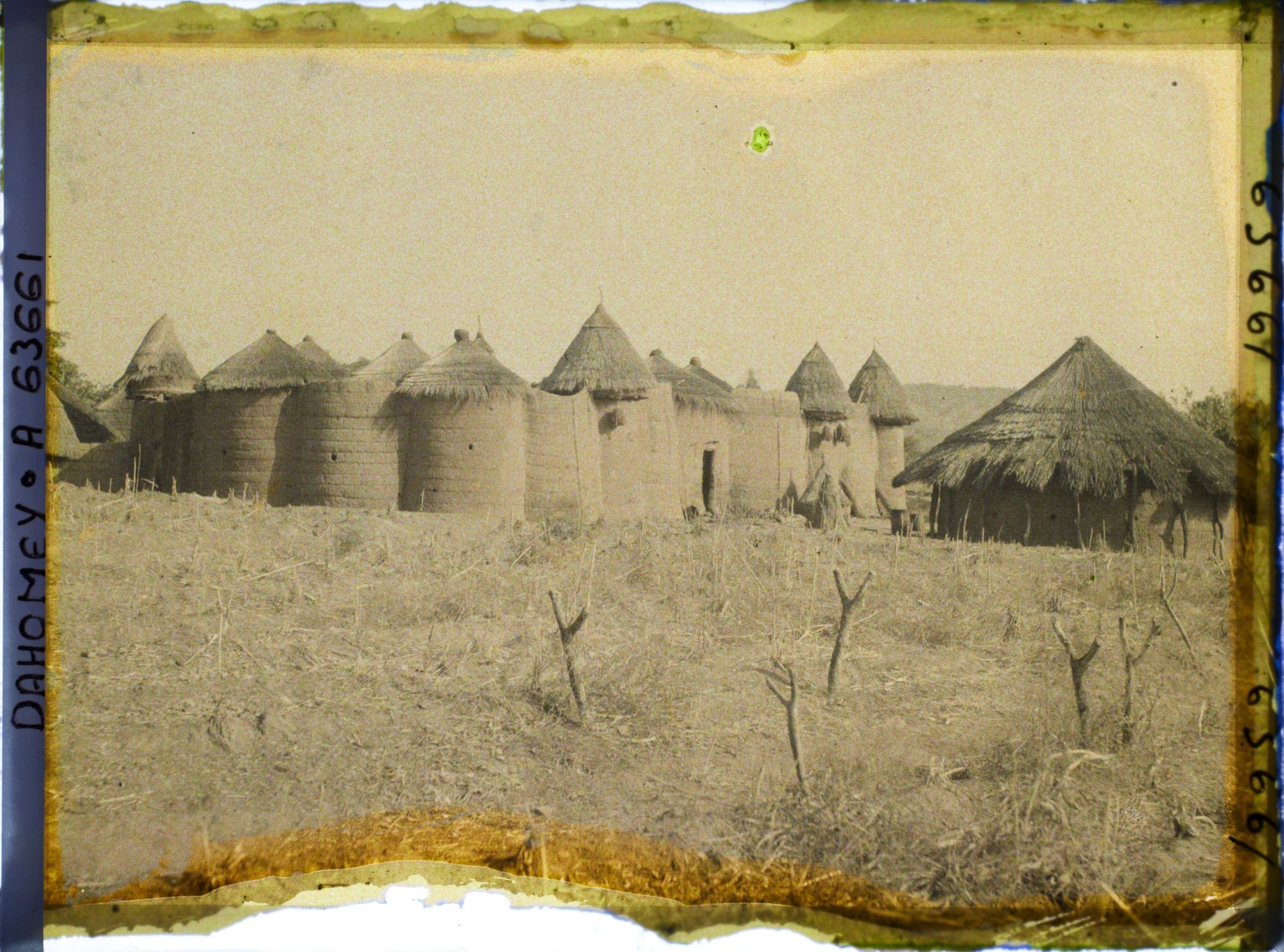 Image représentant Un tata (case) en pays somba