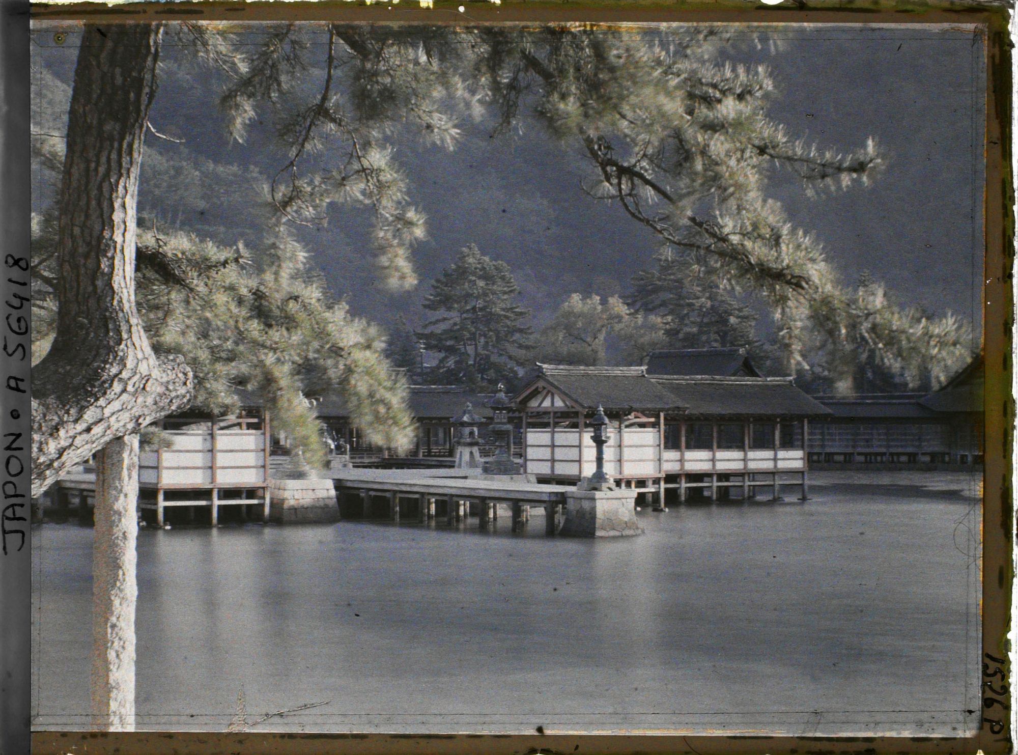 Image représentant Kiosques du sanctuaire, près de la terrasse de danse sacrée