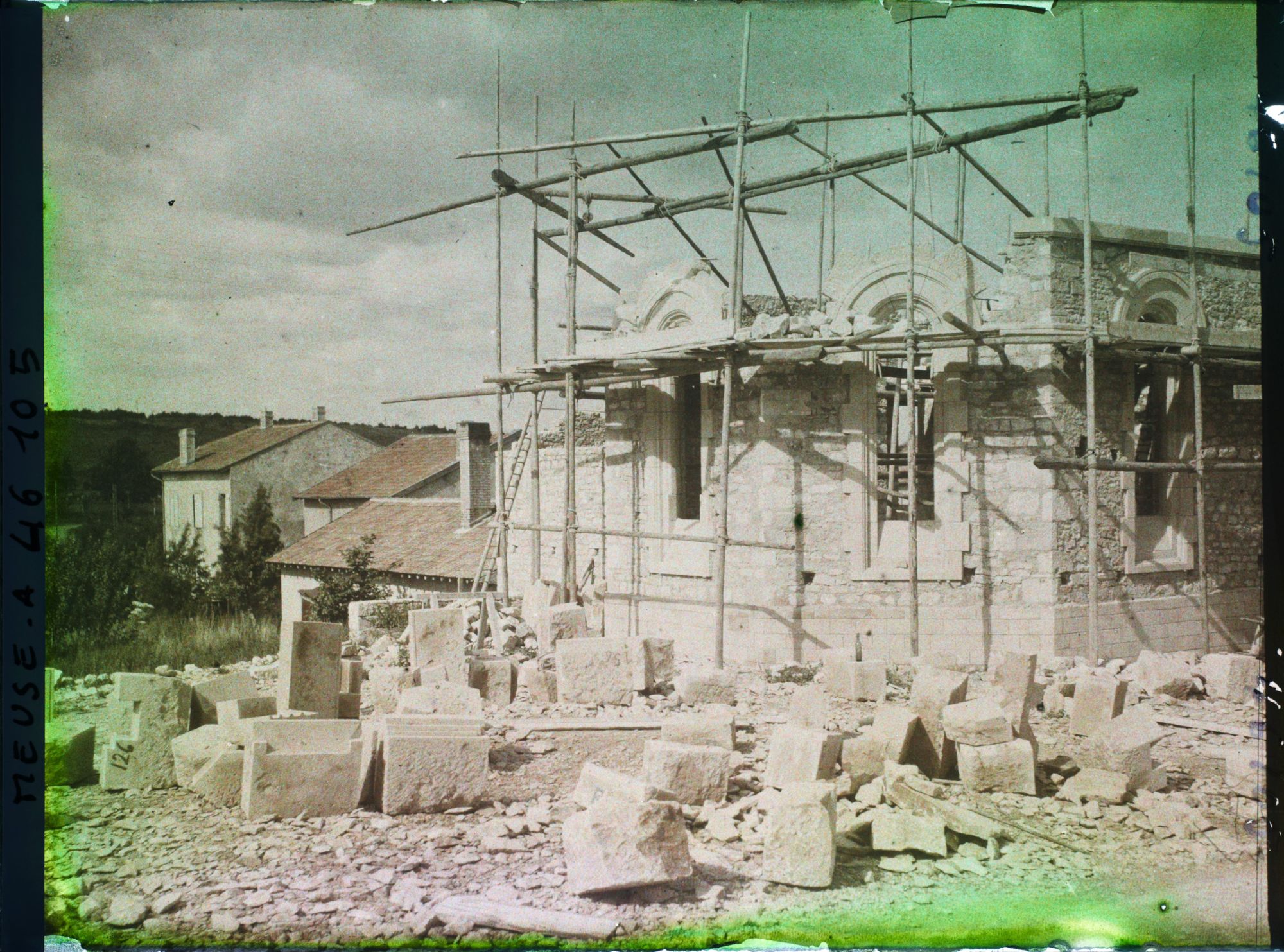 Image représentant France, Eix, Abside de l'Eglise