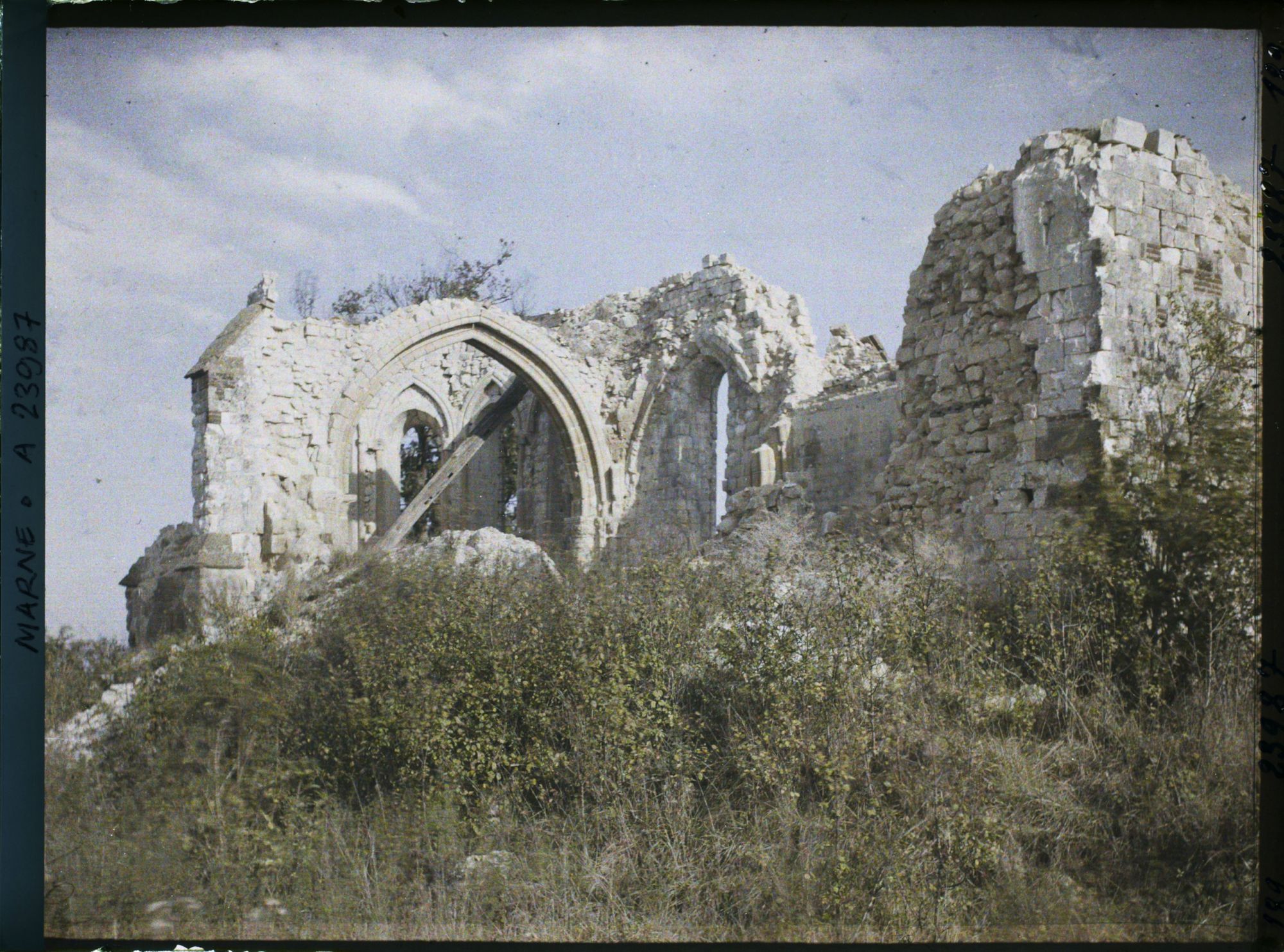 Image représentant France, Hurlus, Les restes de l'Eglise de Hurlus