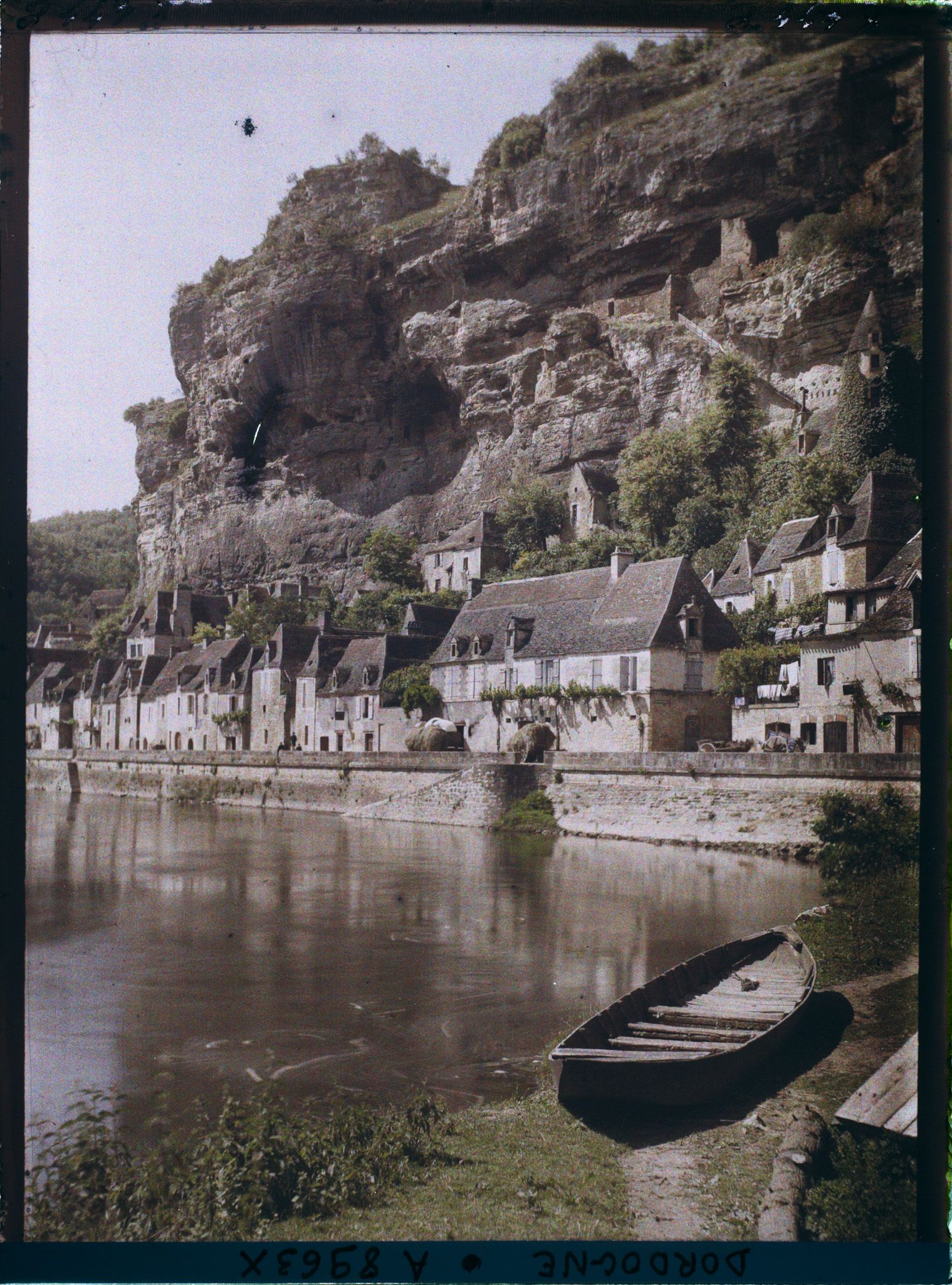 Image représentant France, Domme, La Roque Gageac vue de face et d'amont