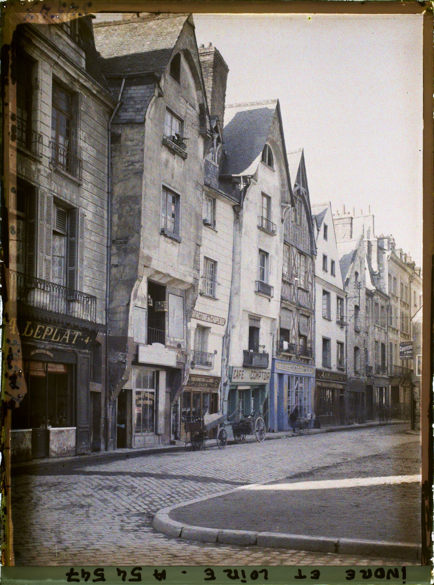 Image représentant Boutiques et maisons de la place Plumereau