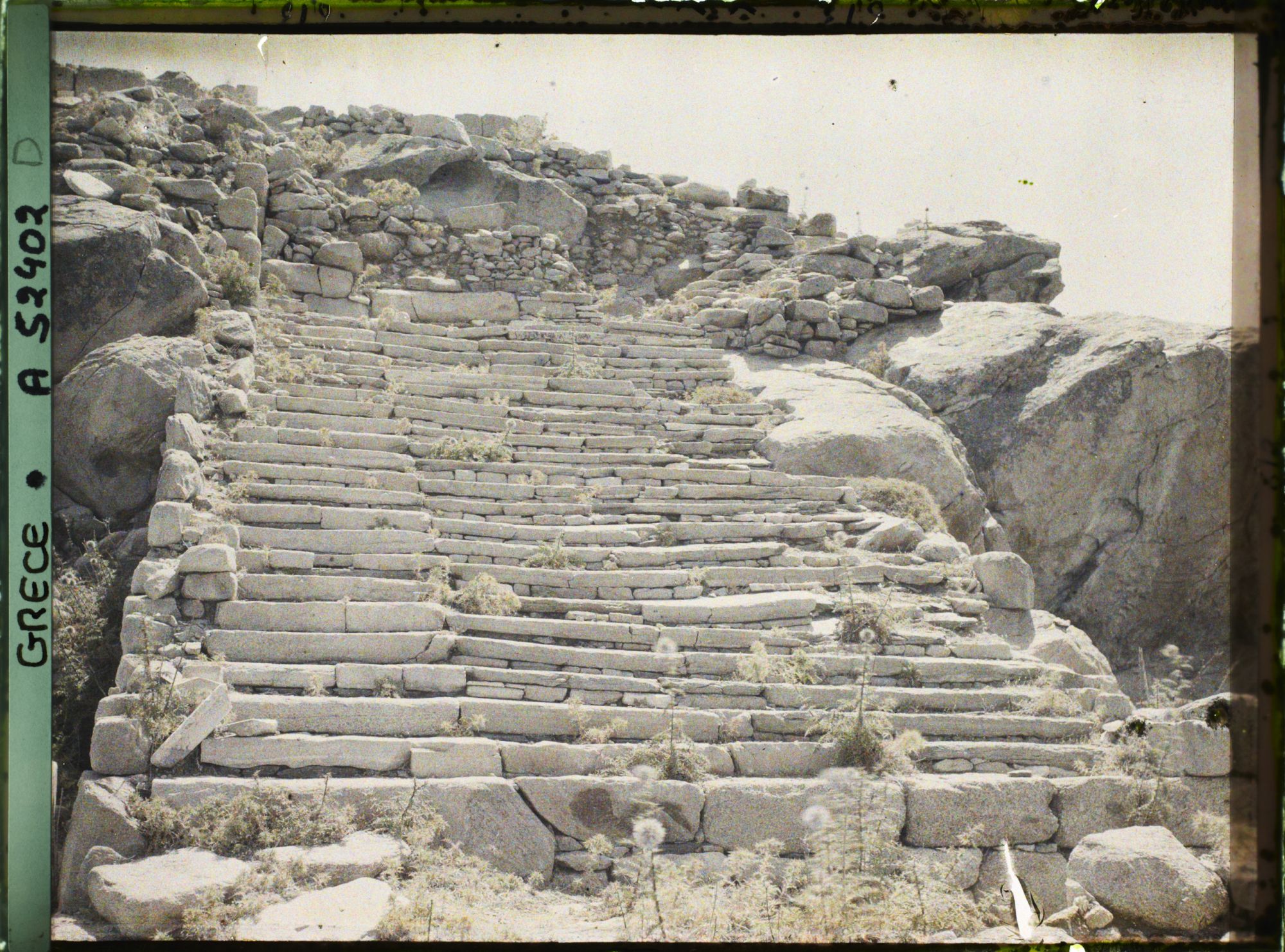 Image représentant L'escalier Conduisant au Sommet du Cynthe