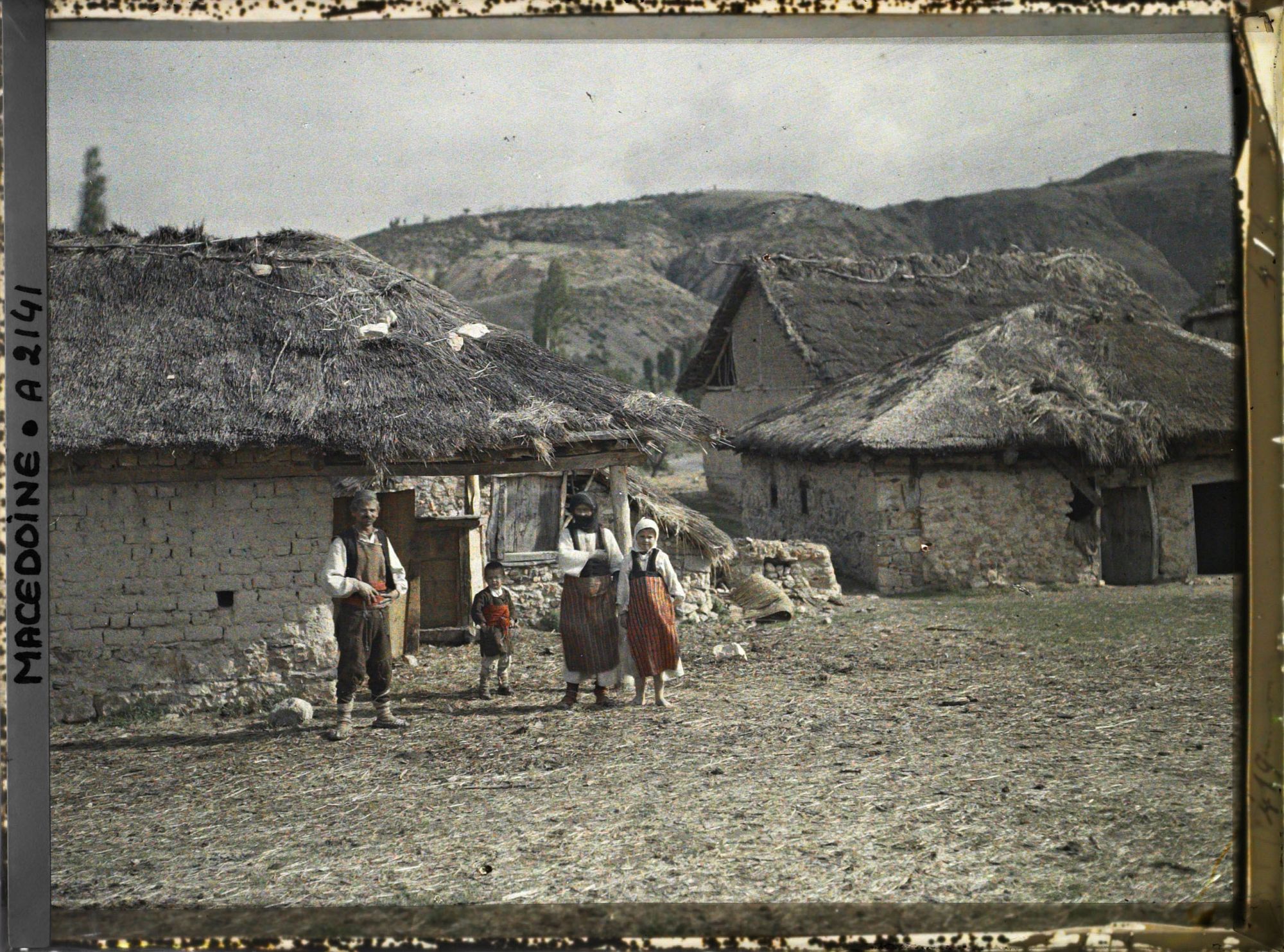 Image représentant Maison de village avec ses quatre occupants bulgares