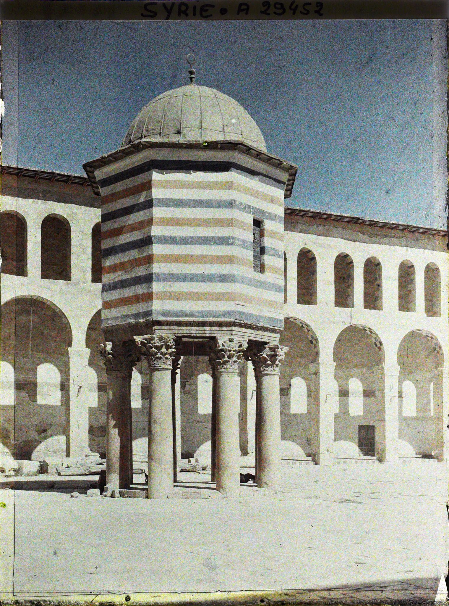 Image représentant Dôme du Trésor (Qubbat el Khazneh) dans la cour de la mosquée des Omeyades