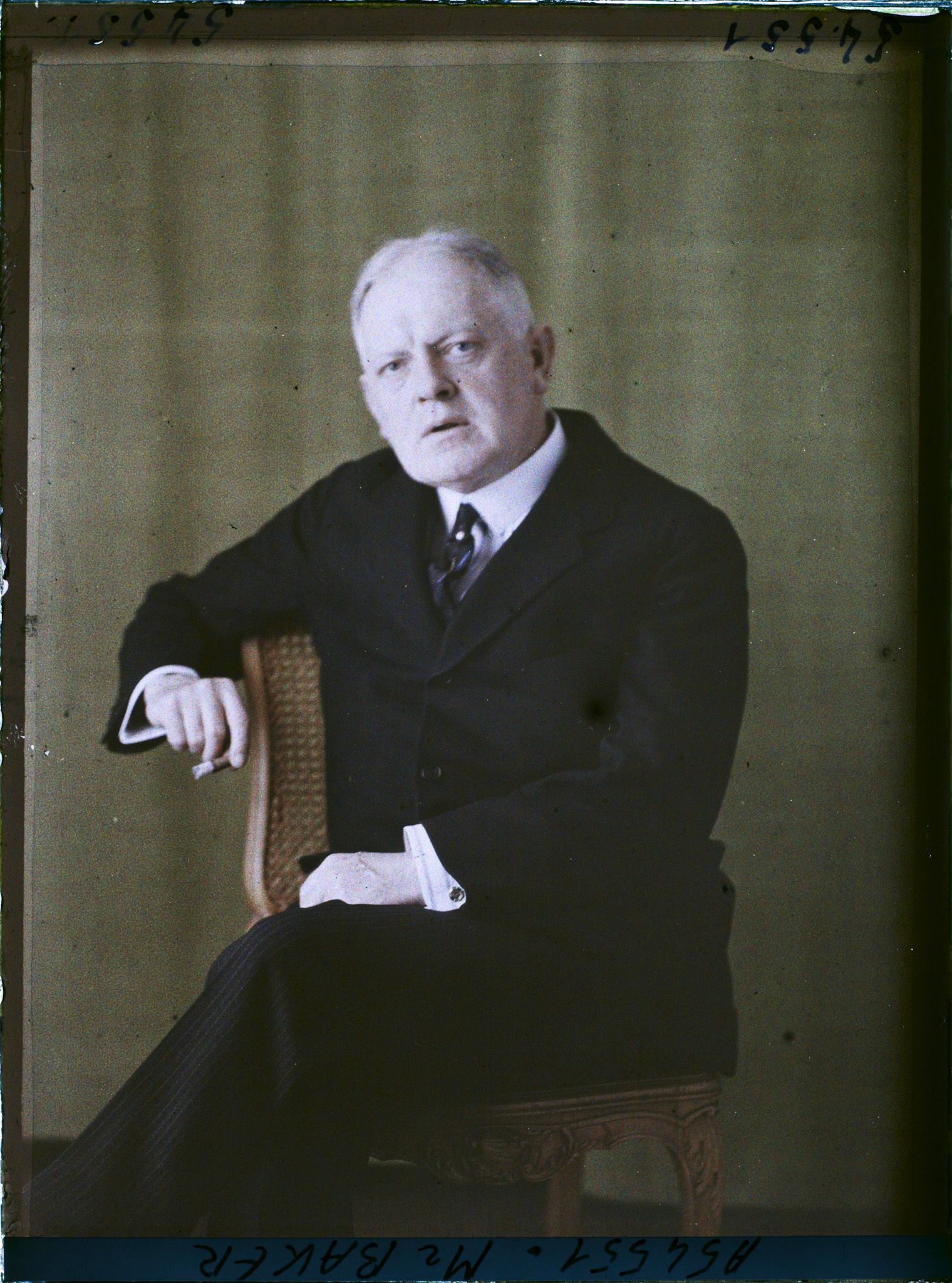 Image représentant https://musee-albert-kahn.s-museum.fr/home/NWQ2OTAwYzNmYjZlZTk1ZWQwODJmMjY4L2dlbmVyaWMtbm90aWNlLXRhYi9hdXRob3JpdHkvNjE3YTc5ZjVjZjhiODk2OGIzMzM3ZDIx/5d6900c3fb6ee95ed082f268/generic-notice-tab/authority/617a79ebcf8b8968b33367d1 Monsieur Baker