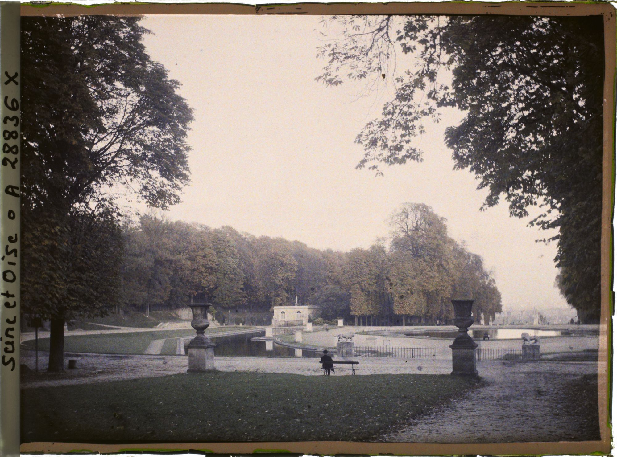 Image représentant Vue sur les 24 Jets et la Petite Gerbe dans le petit parc