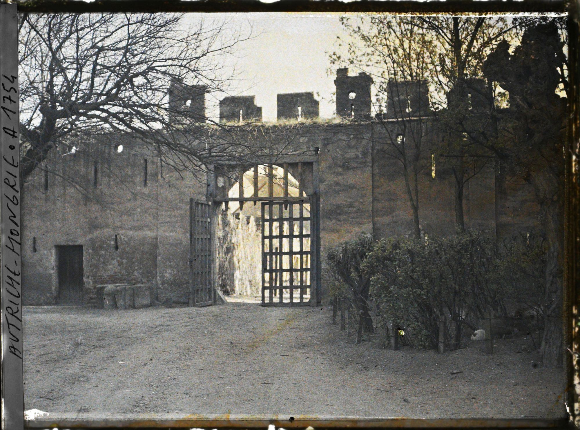 Image représentant Autriche Hongrie, Lundenbourg, Une partie du Château