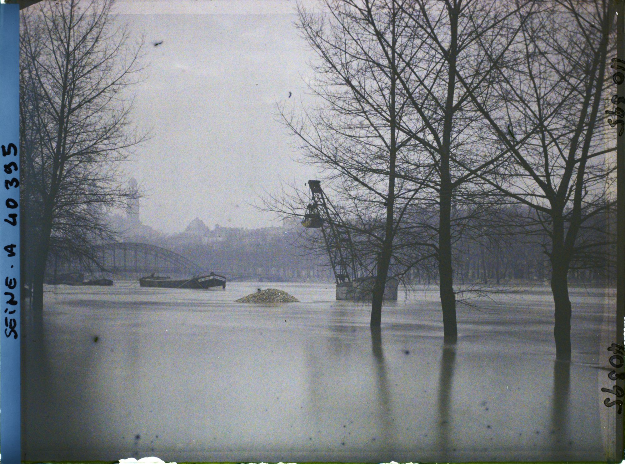 Image représentant La crue de la Seine, depuis le quai Branly vers le Trocadéro