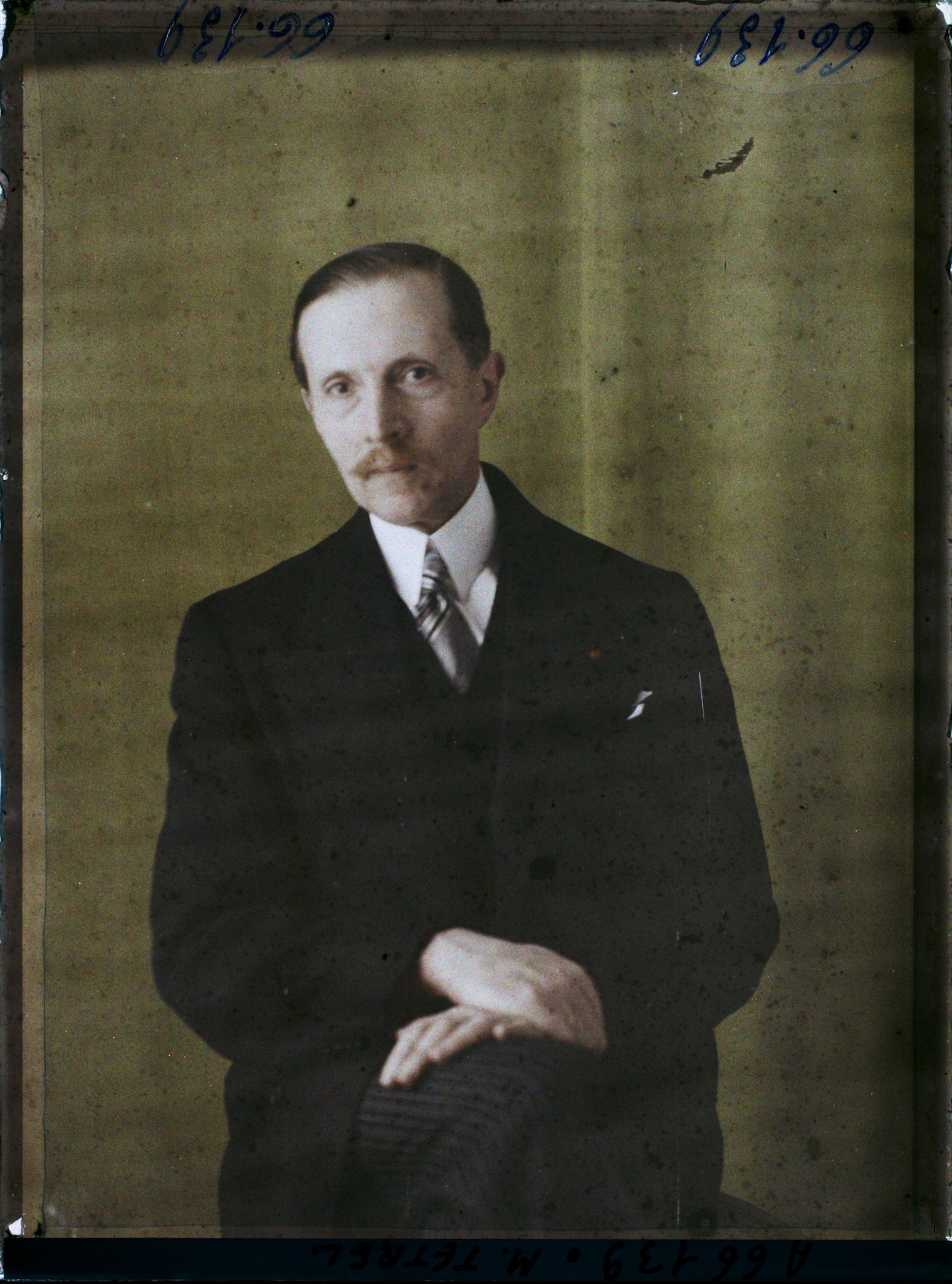 Image représentant https://musee-albert-kahn.s-museum.fr/home/NWQ2OTAwYzNmYjZlZTk1ZWQwODJmMjY4L2dlbmVyaWMtbm90aWNlLXRhYi9hdXRob3JpdHkvNjE3YTc5ZjVjZjhiODk2OGIzMzM3ZDIx/5d6900c3fb6ee95ed082f268/generic-notice-tab/authority/617a79ebcf8b8968b33378a6 Monsieur Tétrel