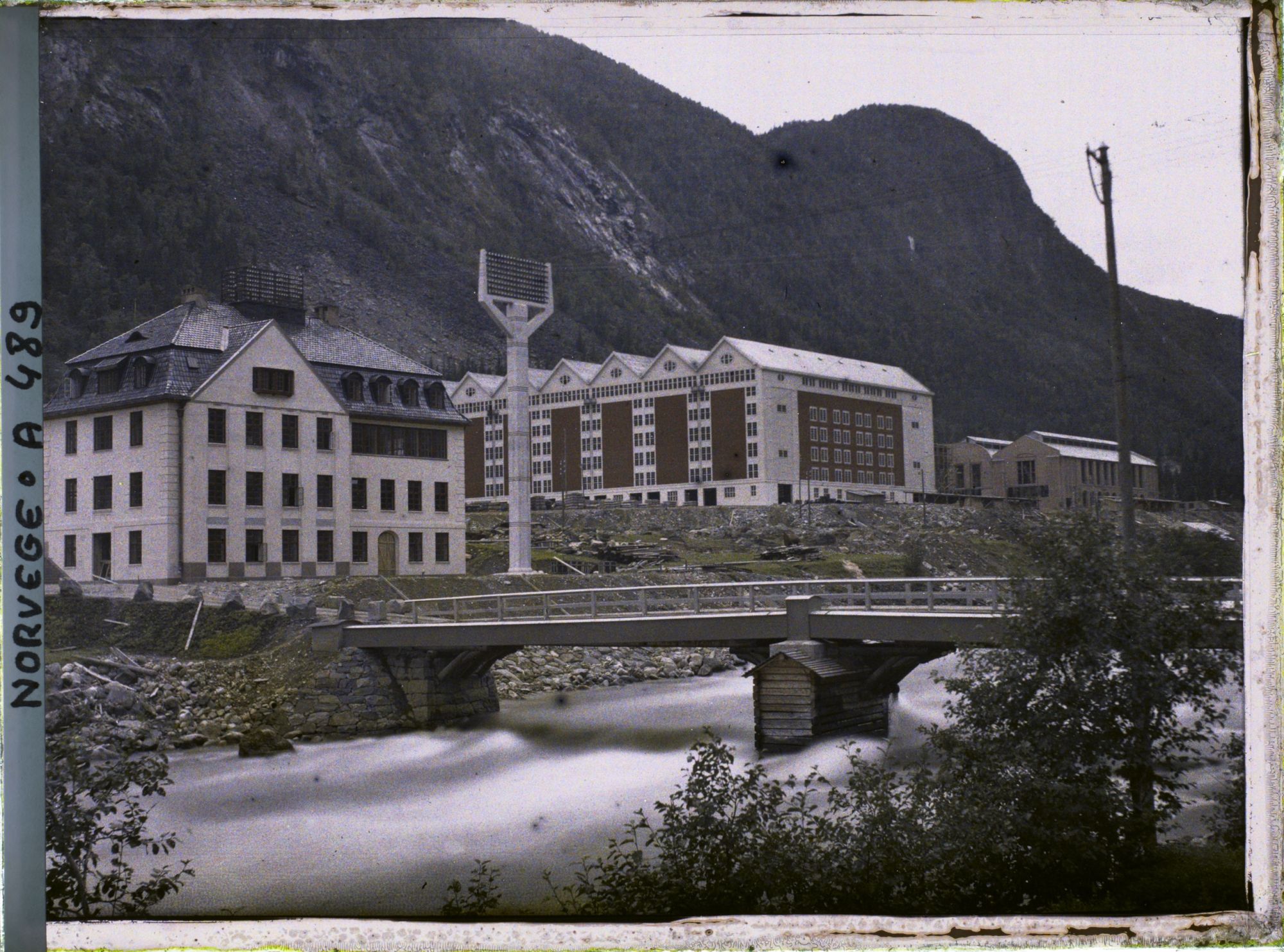 Image représentant L'usine hydro-électrique