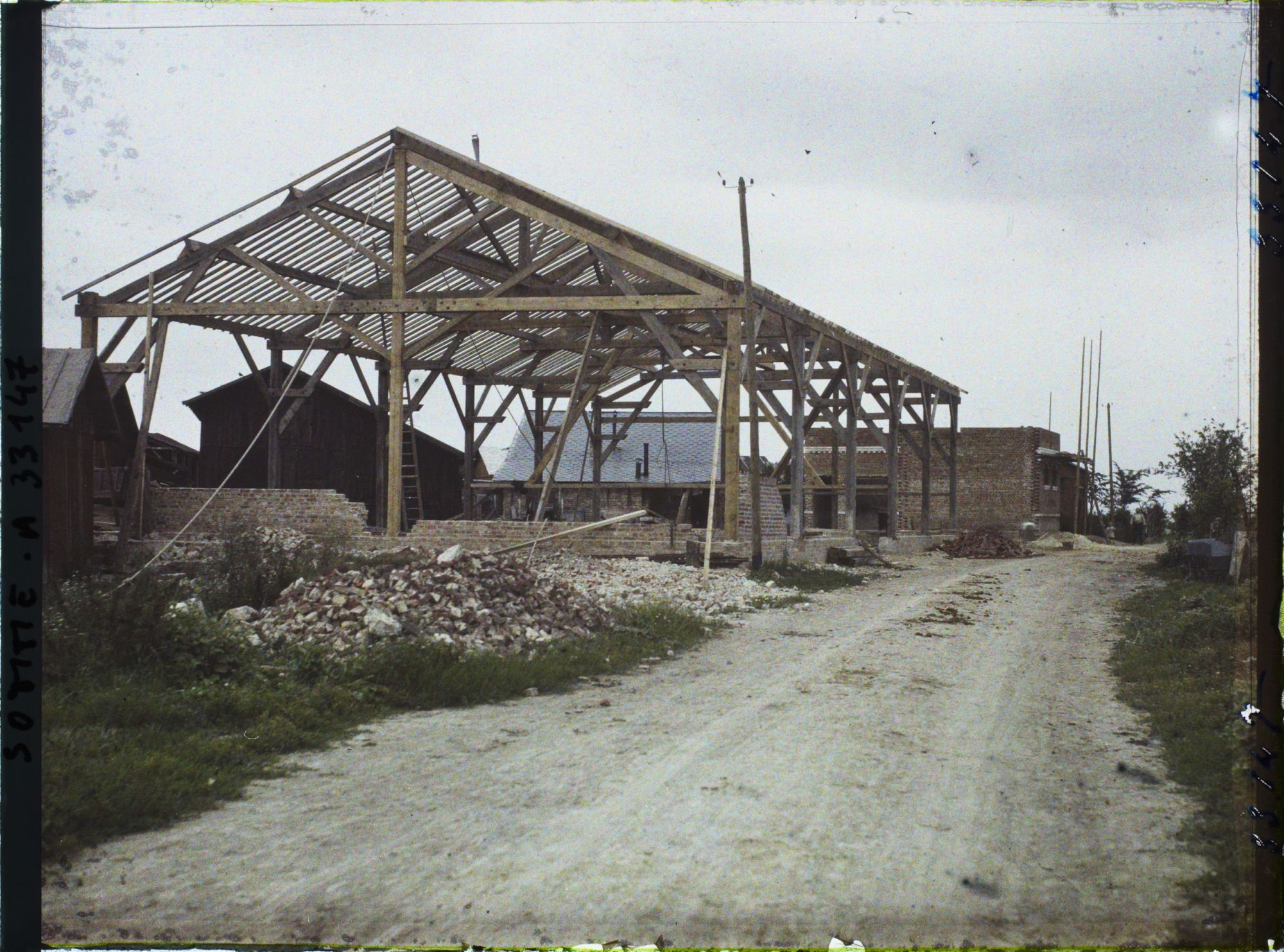 Image représentant Fresnes Mazancourt, Reconstructions