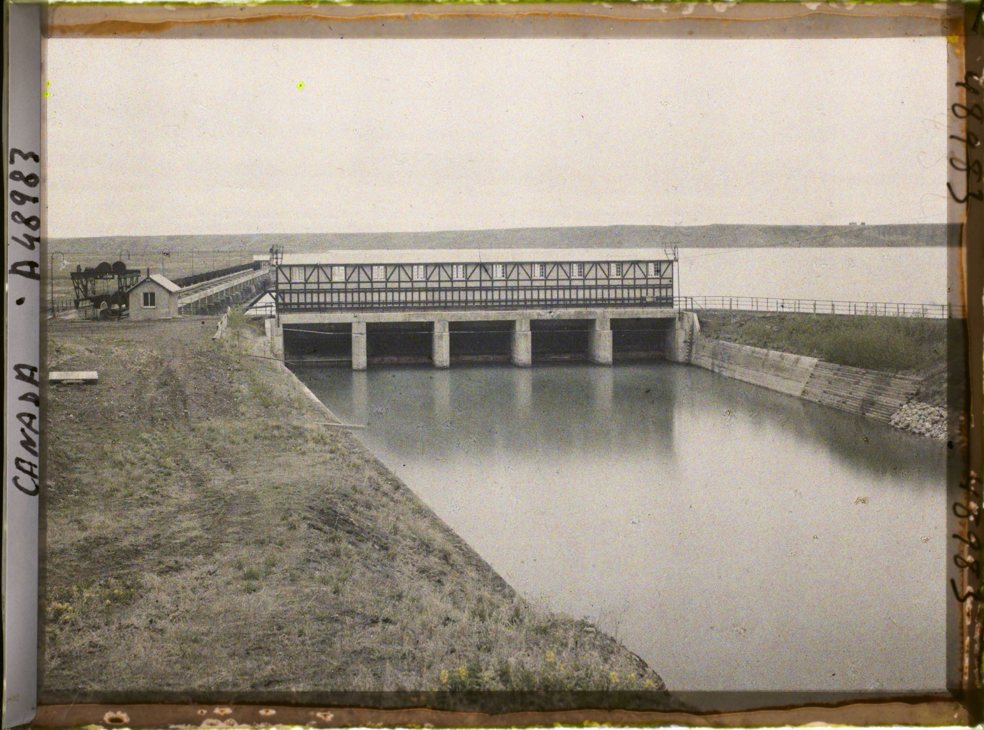 Image représentant Canada, Bassano, Barrage de la Bosse - Vue vers le N. O.
