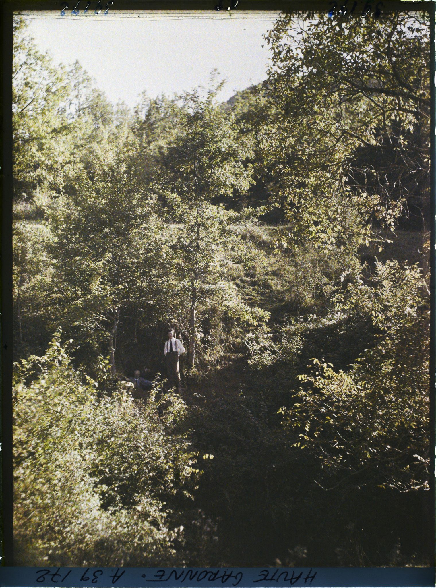 Image représentant La grotte avec son découvreur Norbert Casteret accompagné de son père Henry