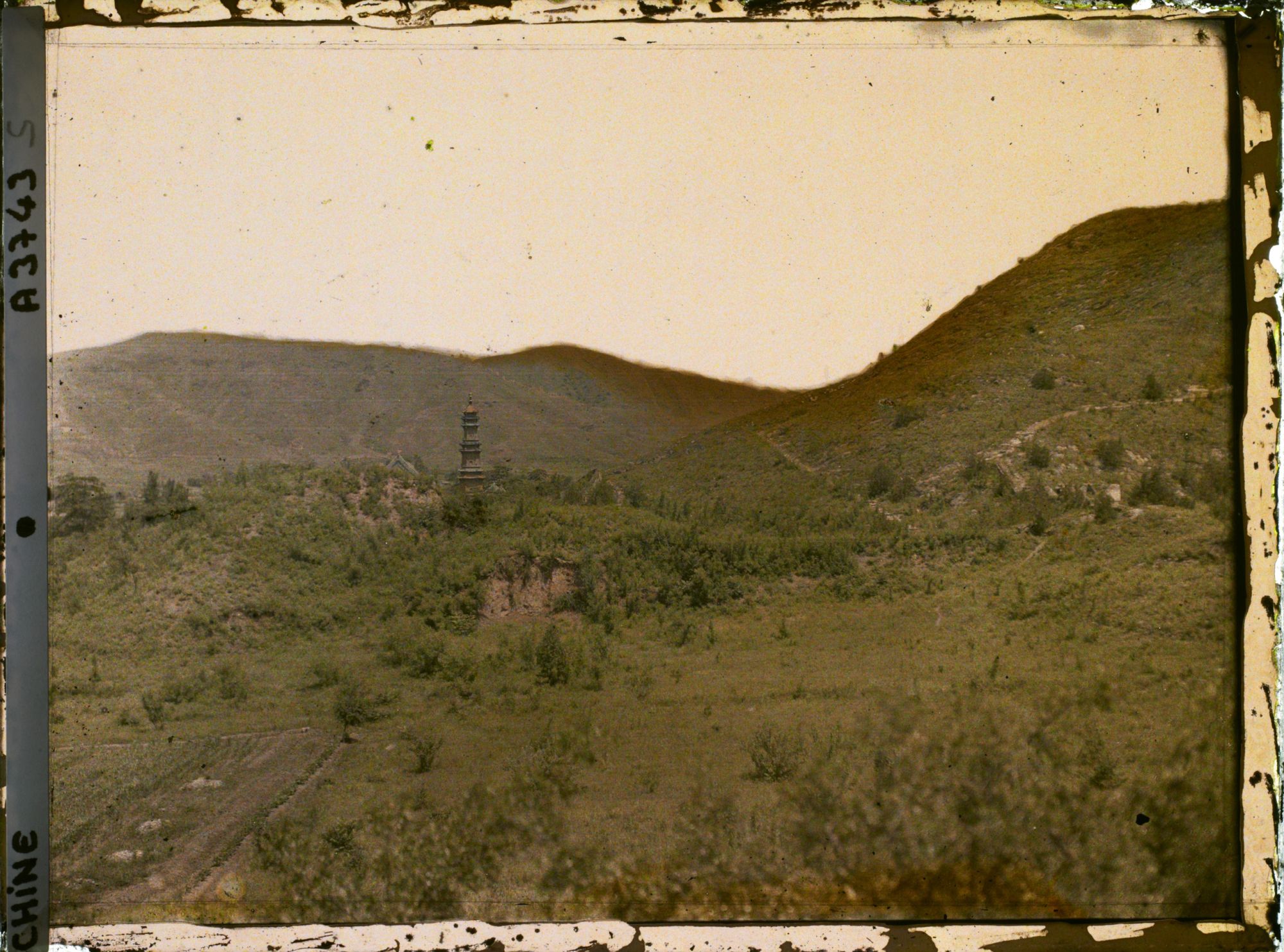 Image représentant Au pied de Yuquanshan (" montagne de la Source de Jade ")
