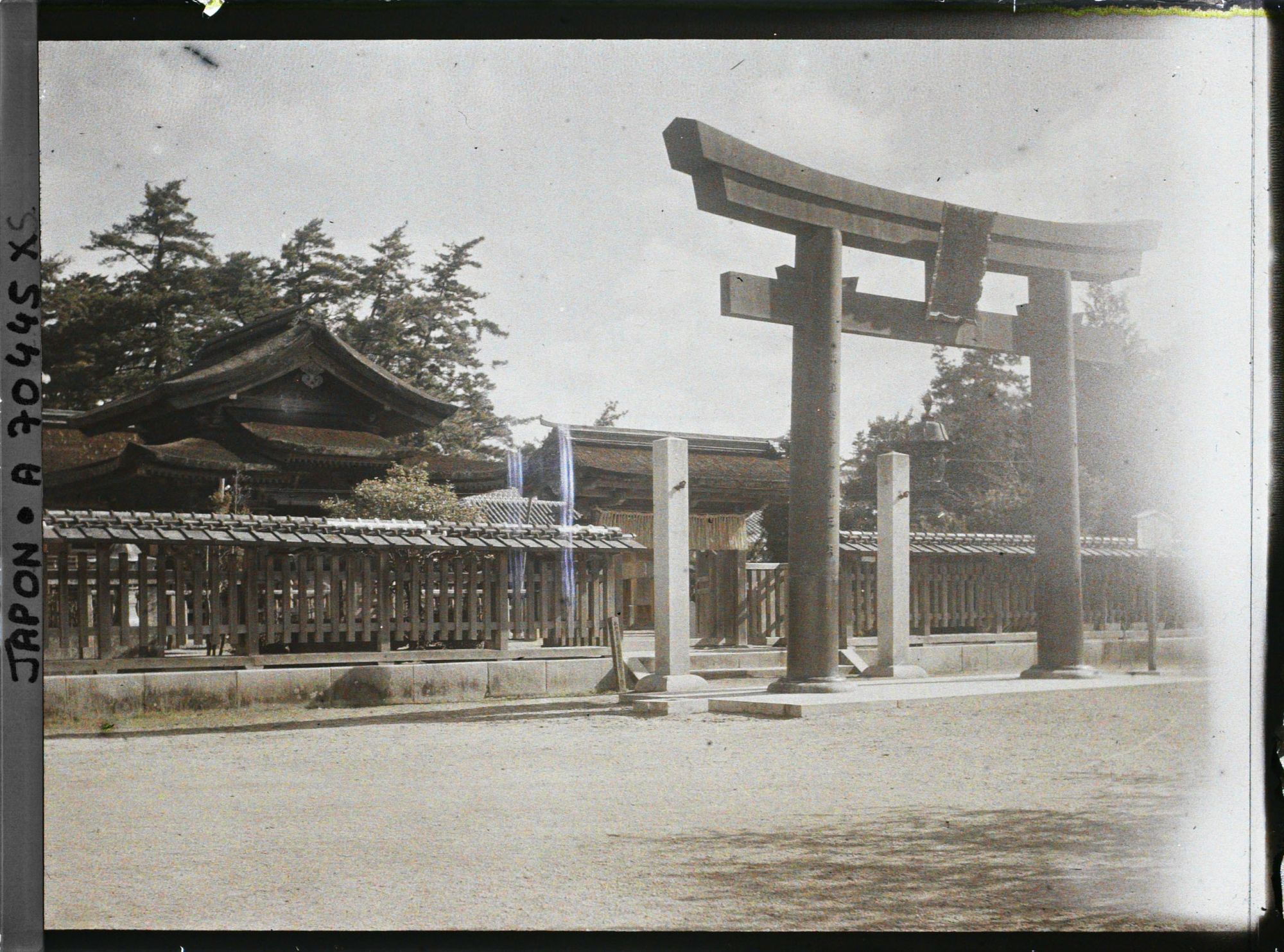 Image représentant Torii à l'entrée d'un sanctuaire shintô