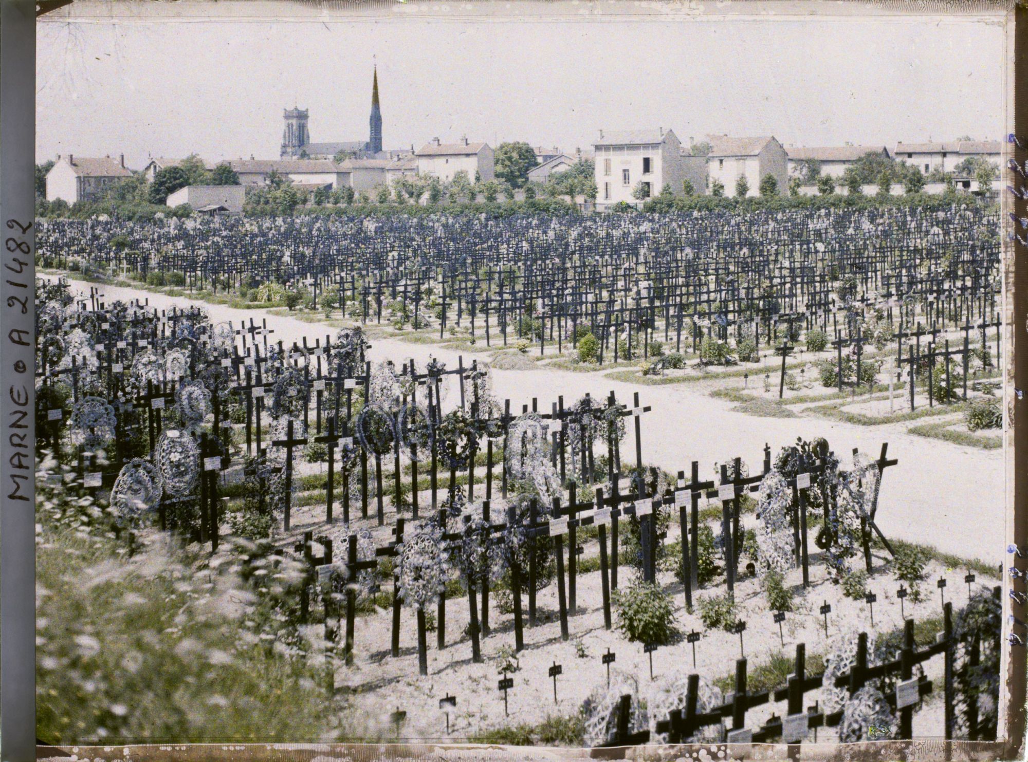 Image représentant France, Chalons s/Marne, Aspect général Sud du Cimetière