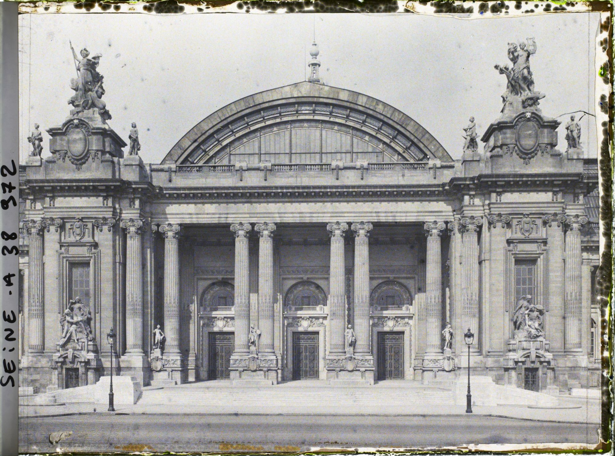 Image représentant L'entrée principale du Grand-Palais