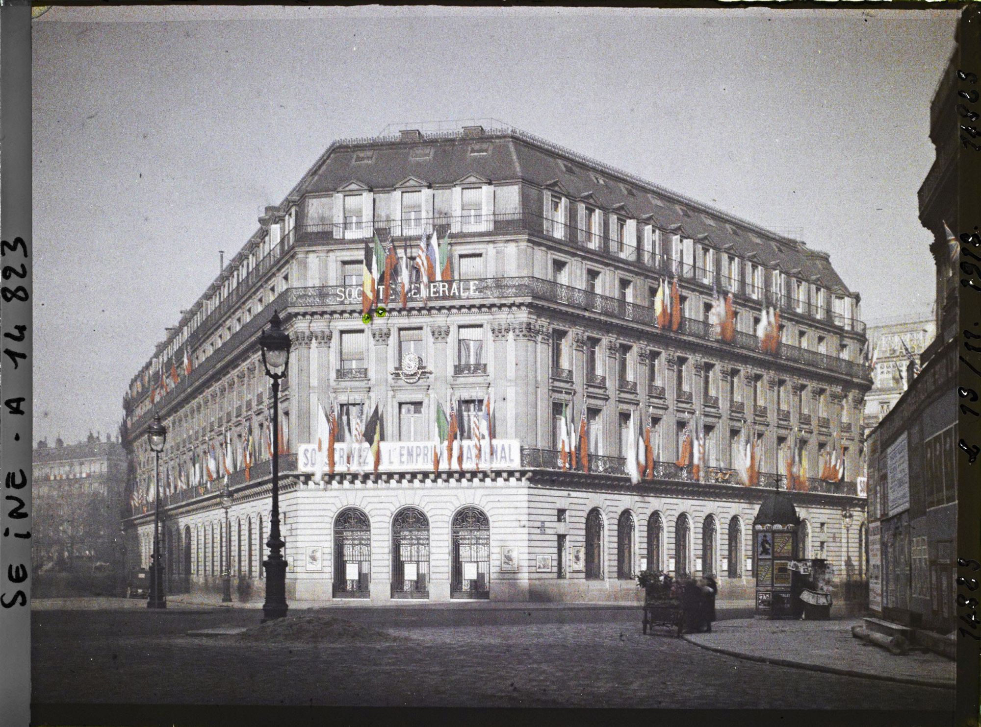 Image représentant L'emprunt national à la Société Générale rue Gluck et rue Halévy, actuelle place Jacques Rouché