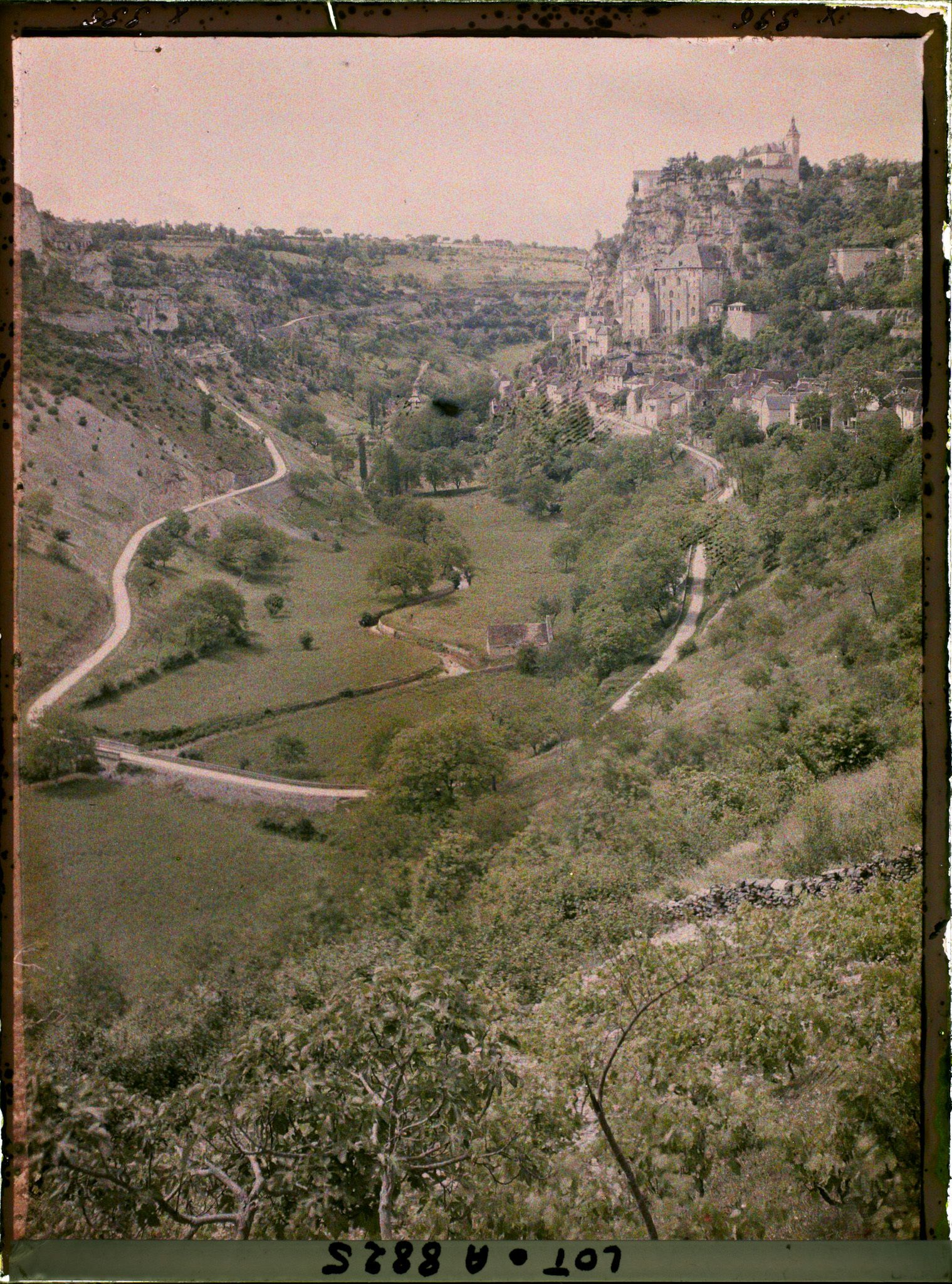 Image représentant France, Roc-Amadour, Roc-Amadour et les deux routes de la vallée