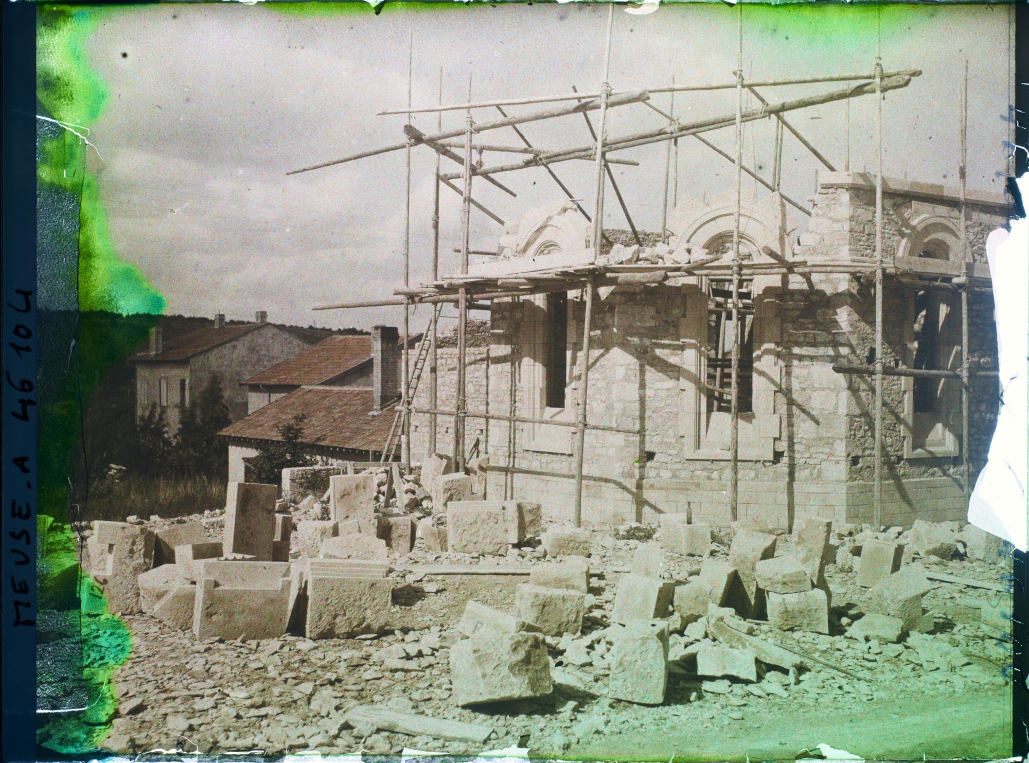 Image représentant France, Eix, Abside de l'Eglise