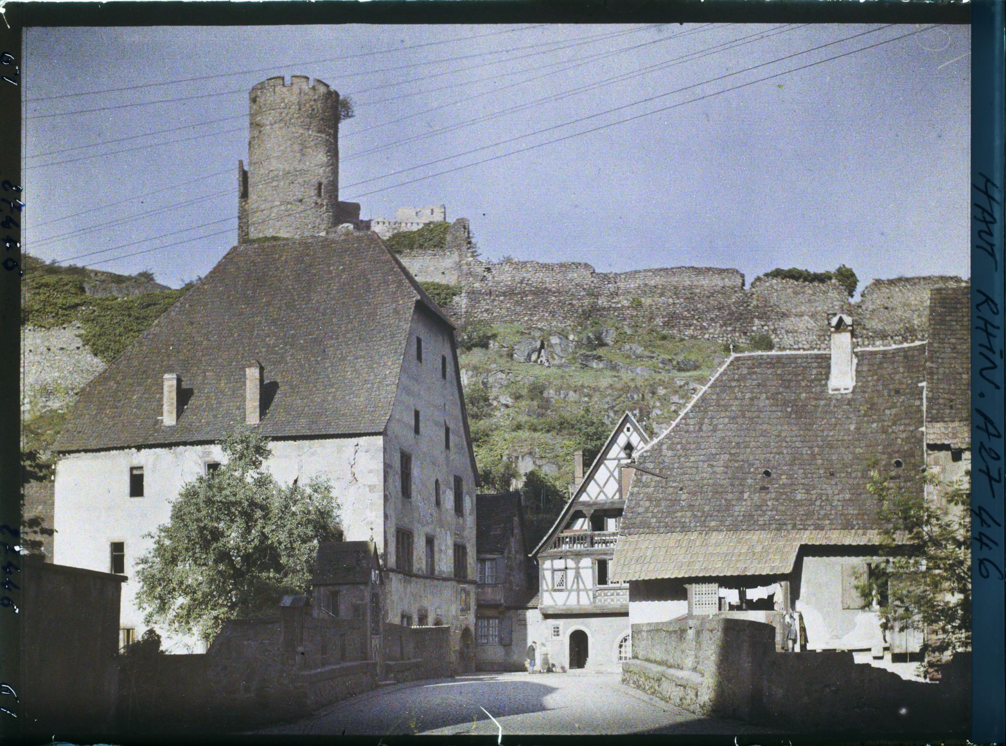 Image représentant France, Kaysersberg, Le Pont fortifié et les Vieilles Maisons ; au fond, le musée et le donjon du Château