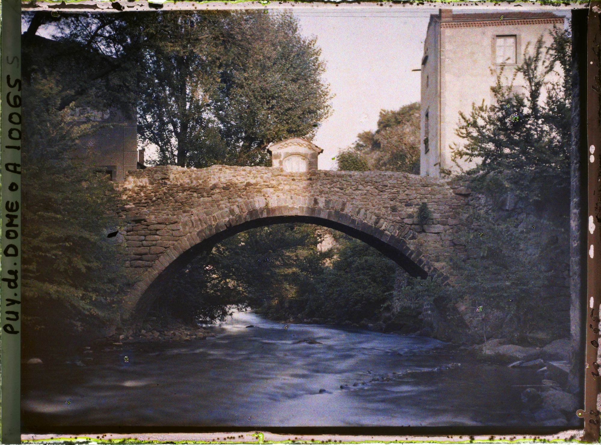 Image représentant France, St Floret, Le pont