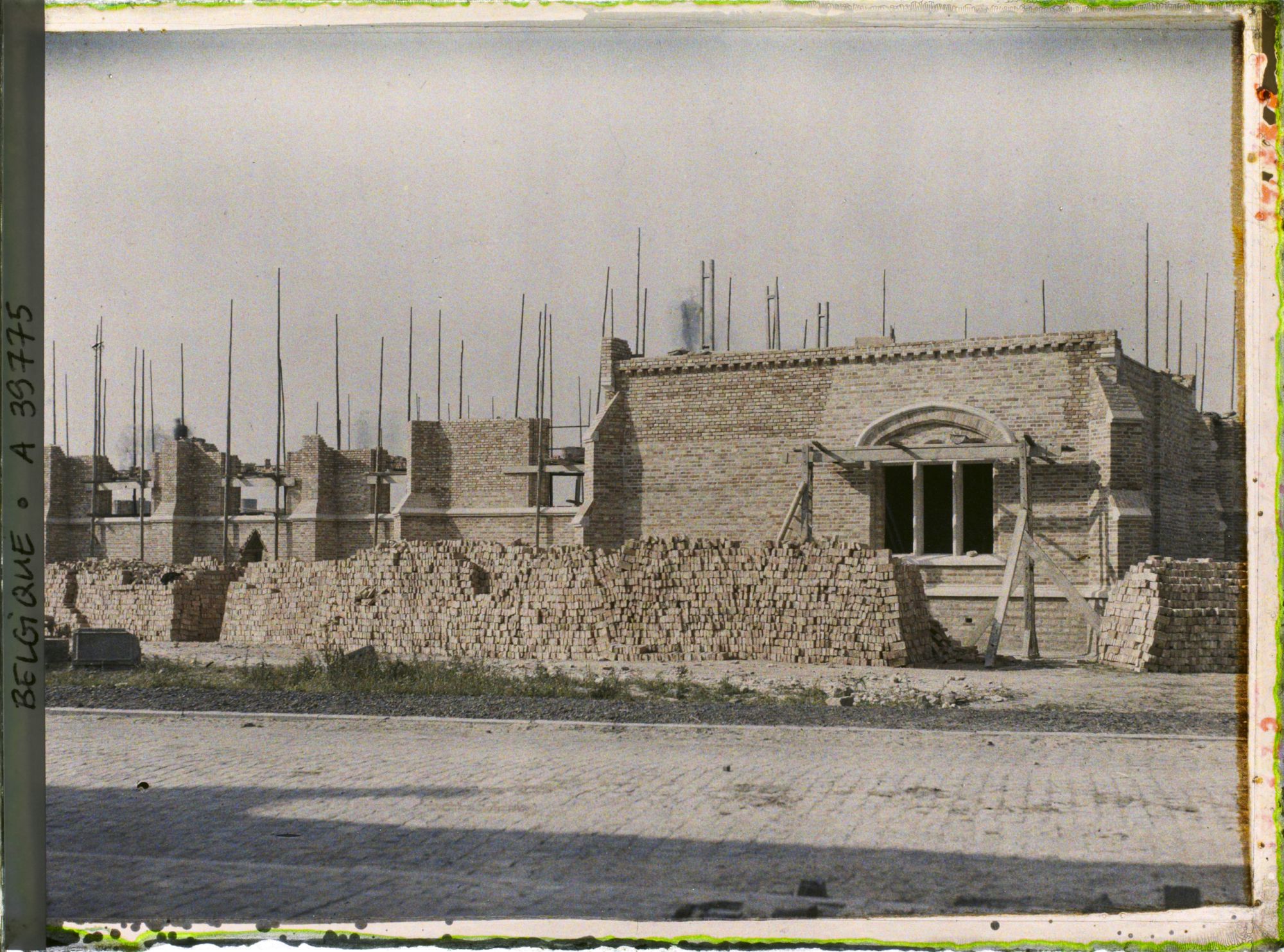 Image représentant Belgique, Langemarck, Eglise en reconstruction