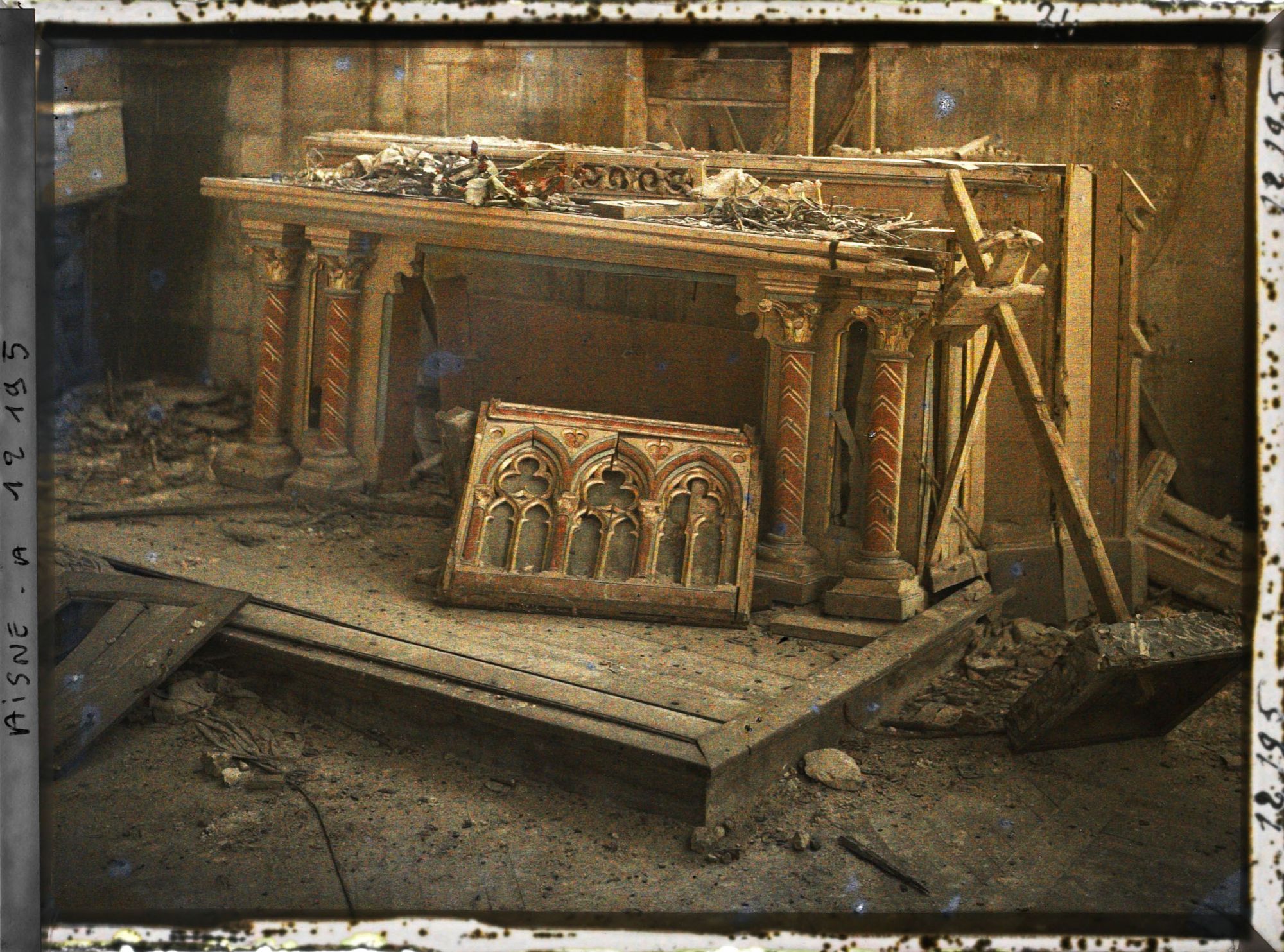 Image représentant Autel dévasté de la chapelle des œuvres