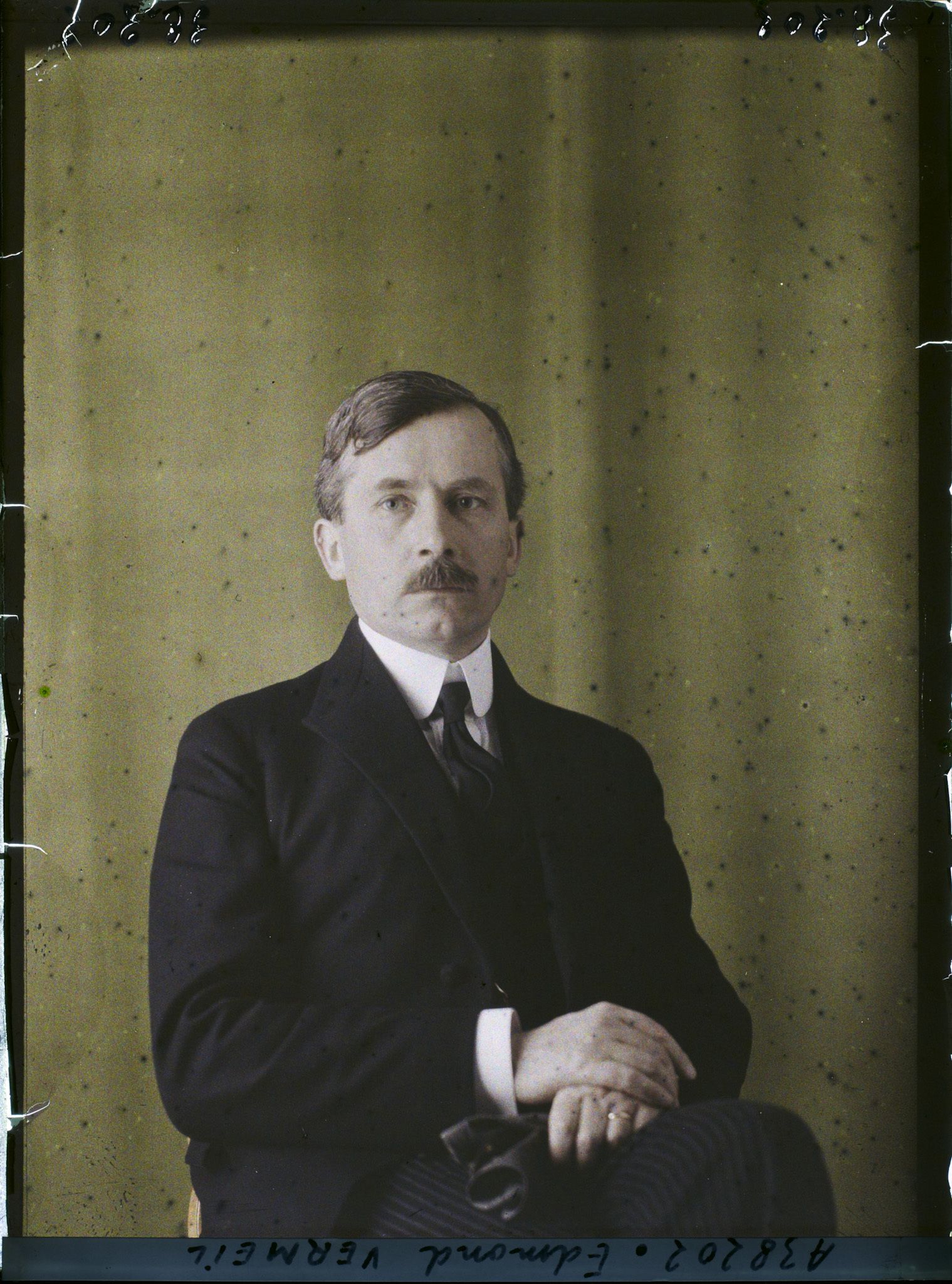 Image représentant Monsieur  https://musee-albert-kahn.s-museum.fr/home/NWQ2OTAwYzNmYjZlZTk1ZWQwODJmMjY4L2dlbmVyaWMtbm90aWNlLXRhYi9hdXRob3JpdHkvNjE3YTc5ZjVjZjhiODk2OGIzMzM3ZDIx/5d6900c3fb6ee95ed082f268/generic-notice-tab/authority/617a79ebcf8b8968b33379cb Edmond Vermeil
