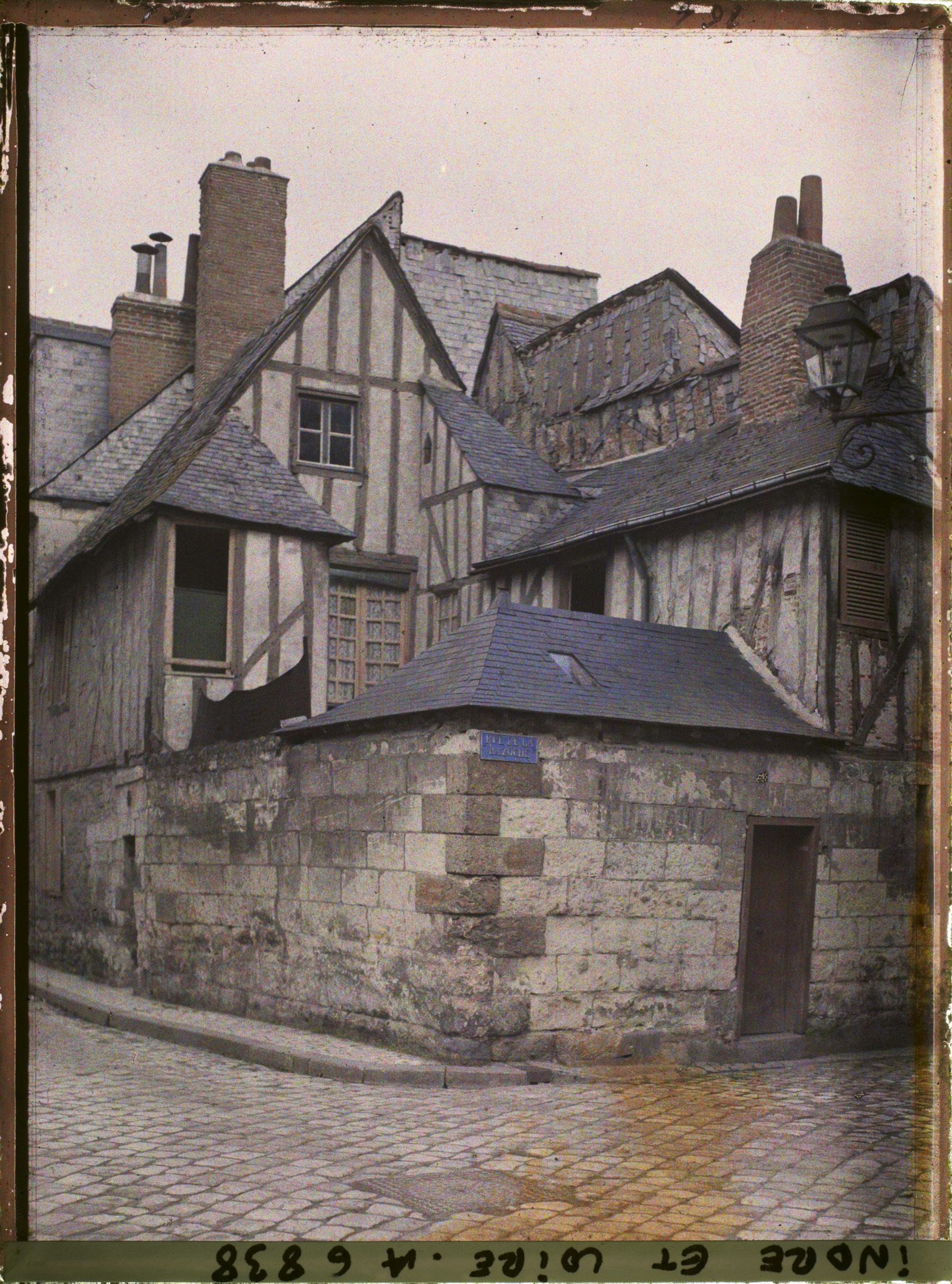 Image représentant Maison à colombages, à l'angle rue Racine et rue de la Bazoche