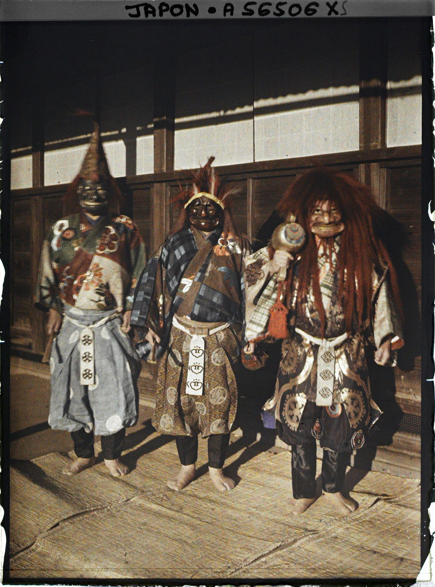 Image représentant Théâtre Nô : personnages de Kyôgen de la pièce Ema