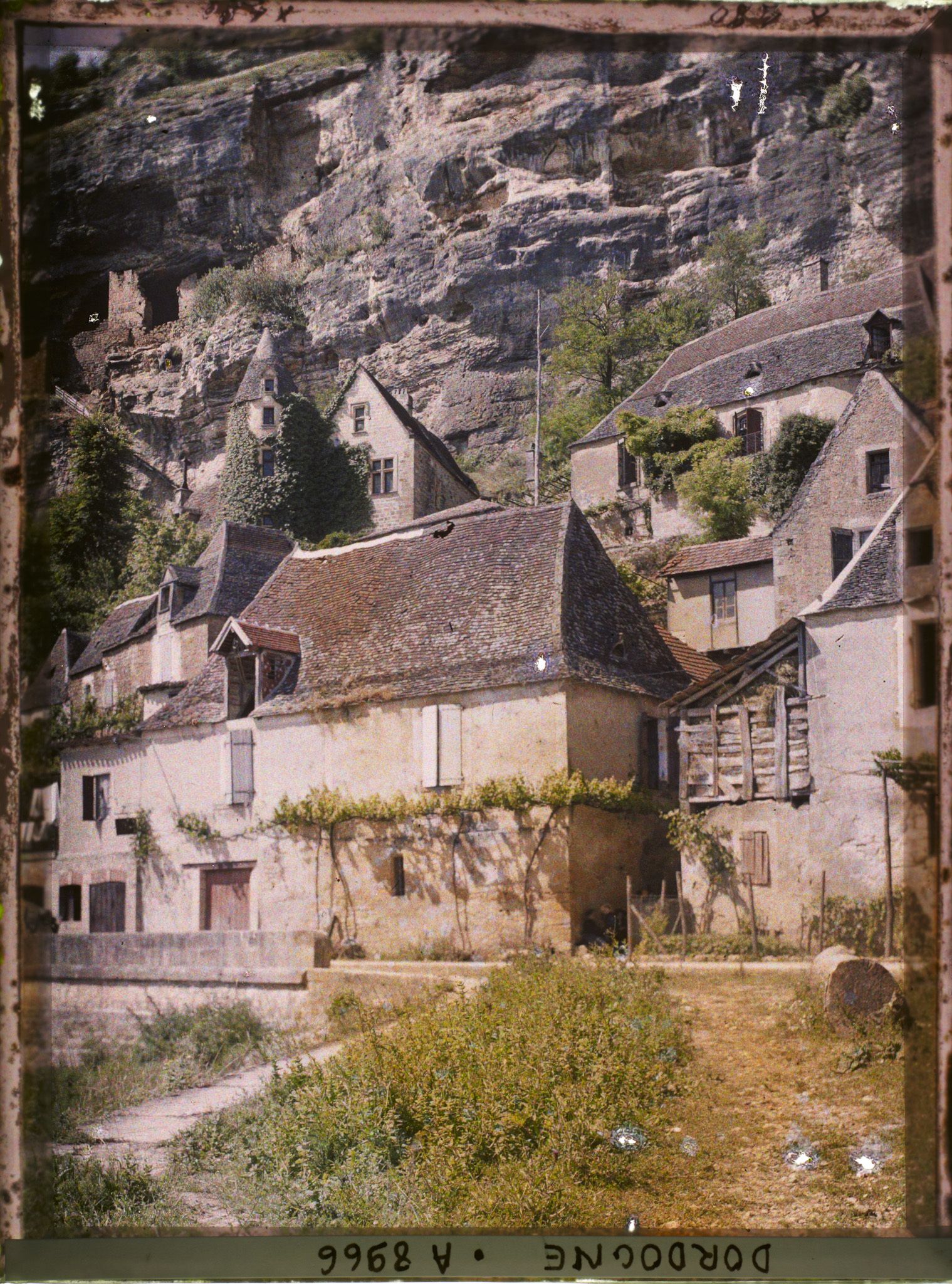 Image représentant France, Domme, La Roque Gageac et le château en hauteur
