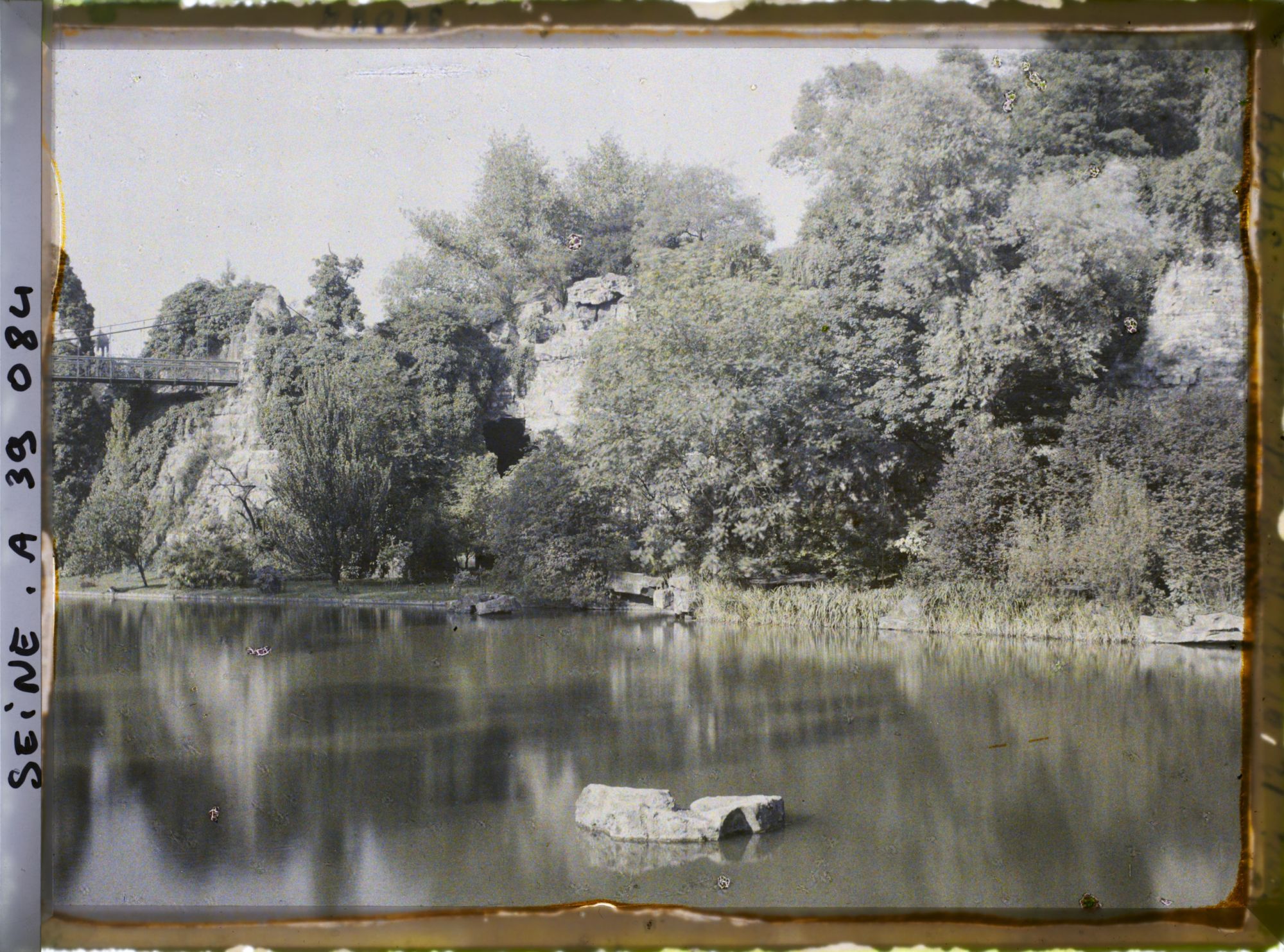 Image représentant Le parc des Buttes Chaumont, le lac