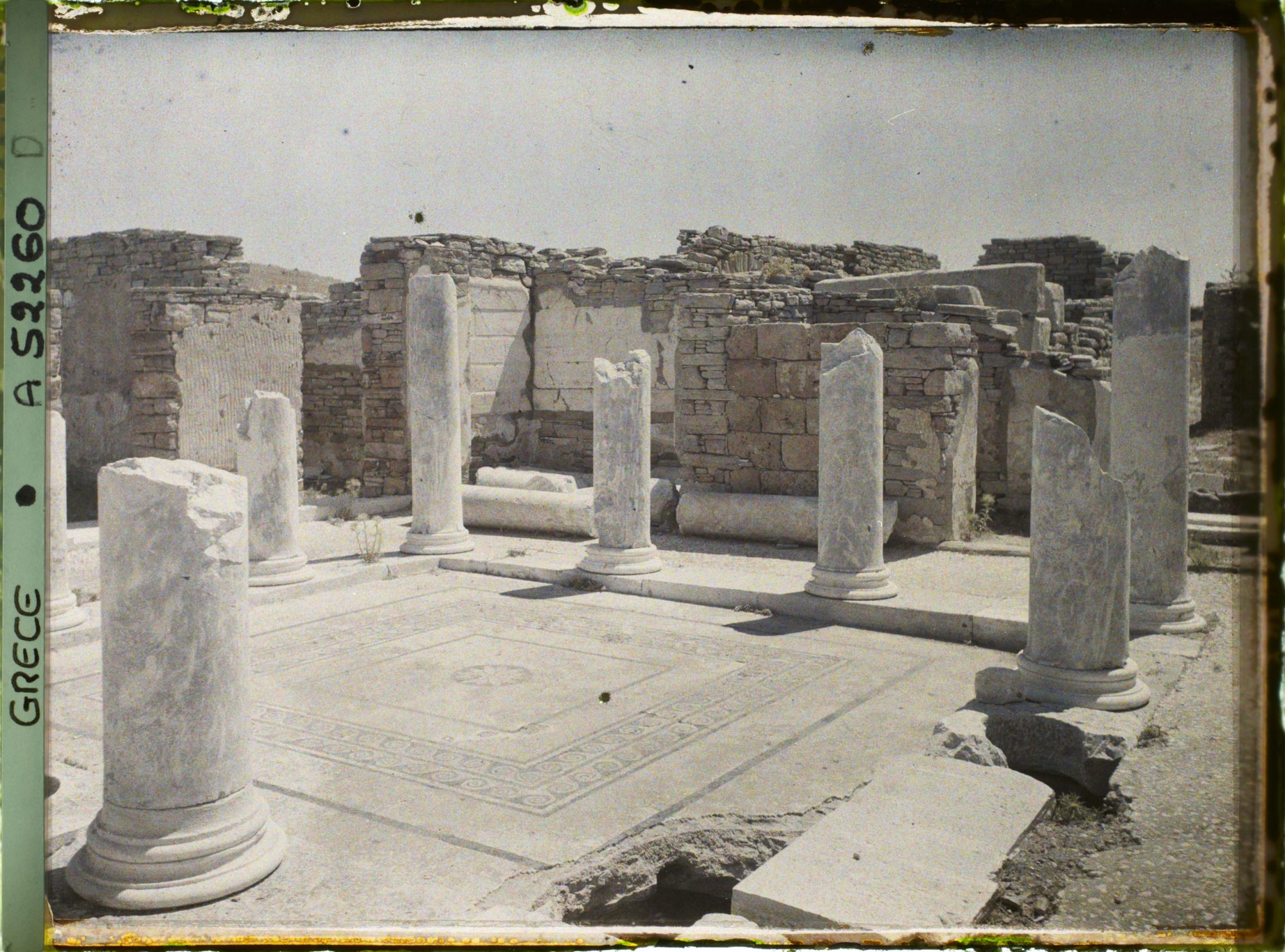 Image représentant Cour de la Maison du Lac