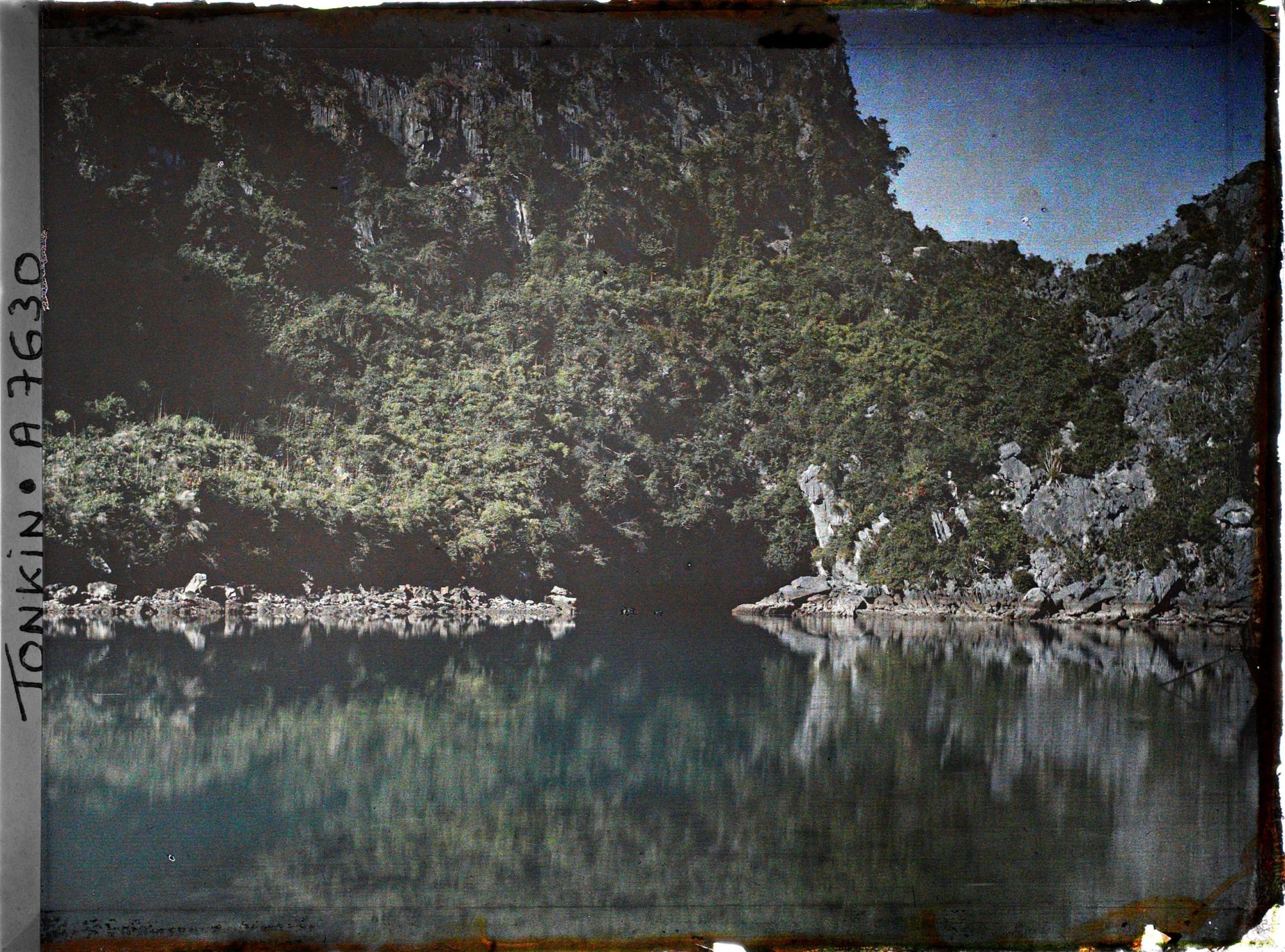 Image représentant La sortie des cirques intérieurs du " Groupe de la Paix "