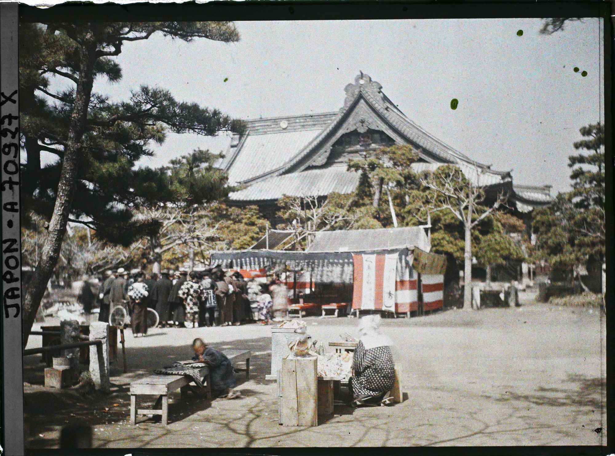 Image représentant Temple Daishi : echoppe lors d'une fête à côté du Dai-hondô