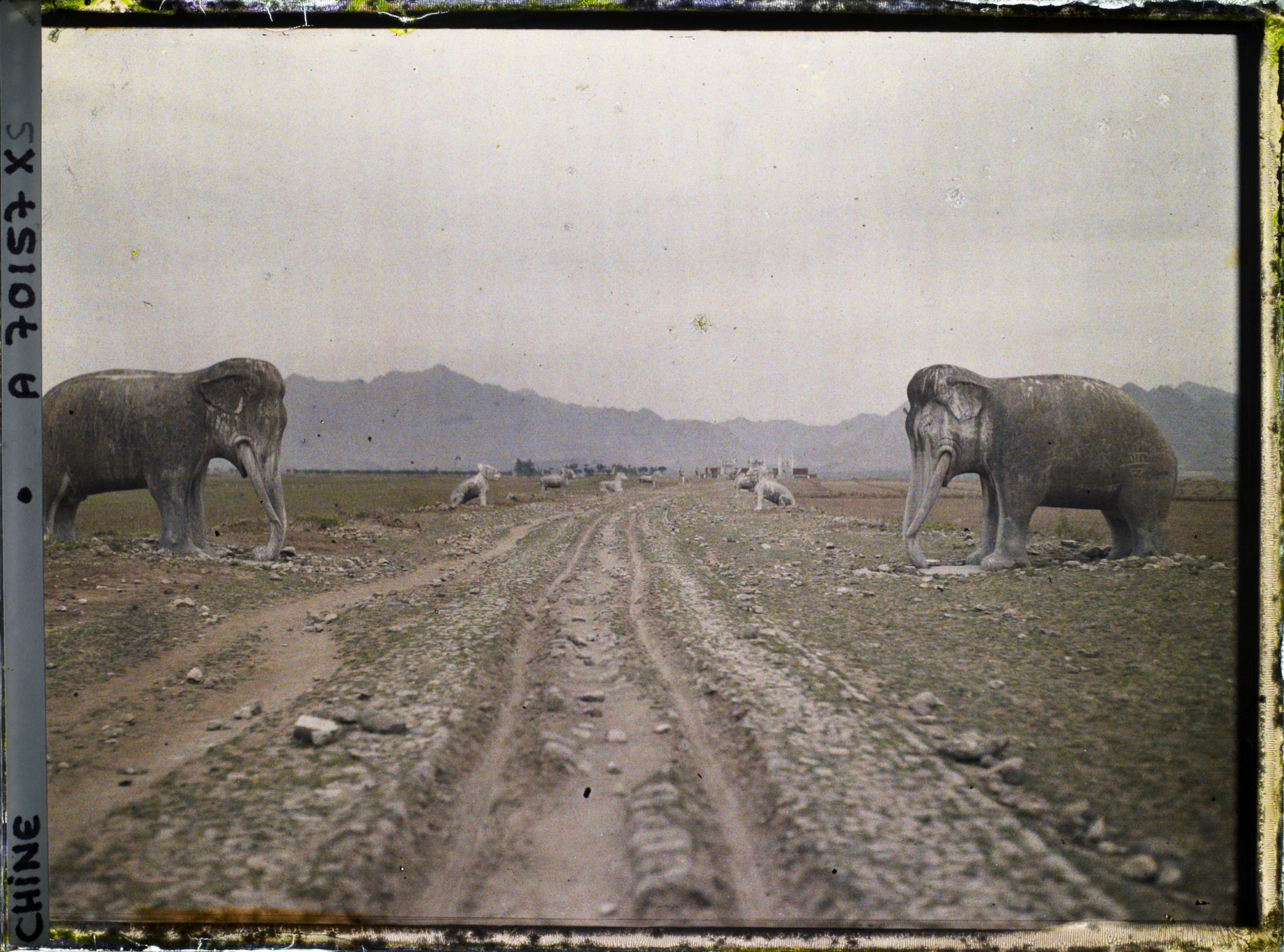 Image représentant Ming Shisanling (" Treize Tombeaux des Ming ")