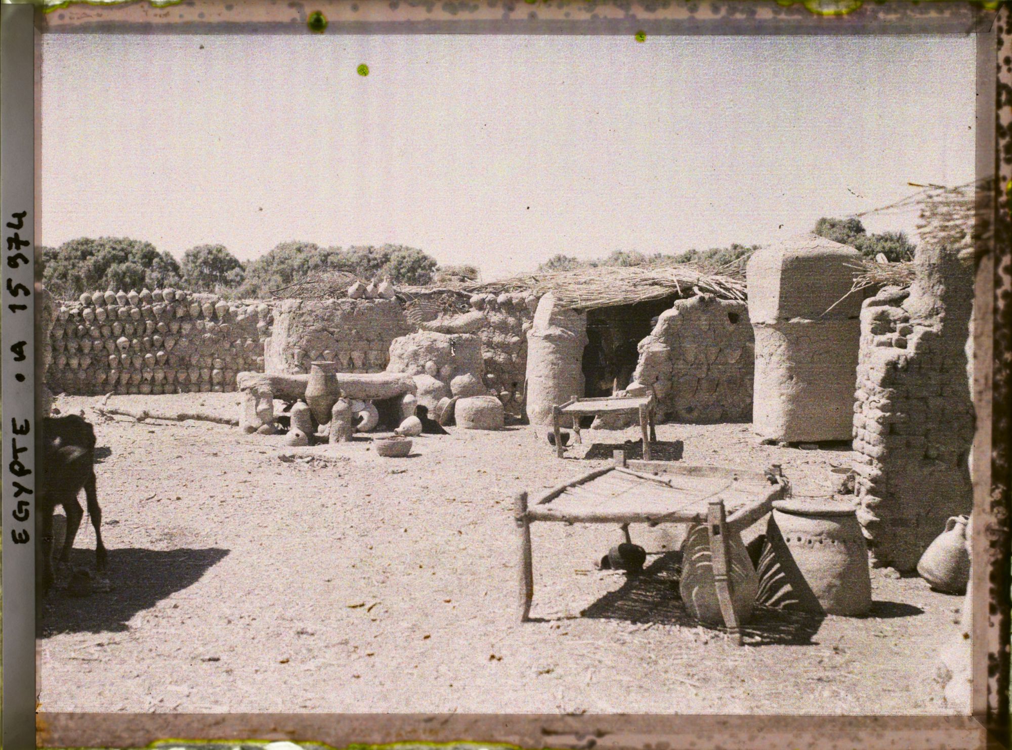 Image représentant Habitations en  null pisé et en cruches de rebut