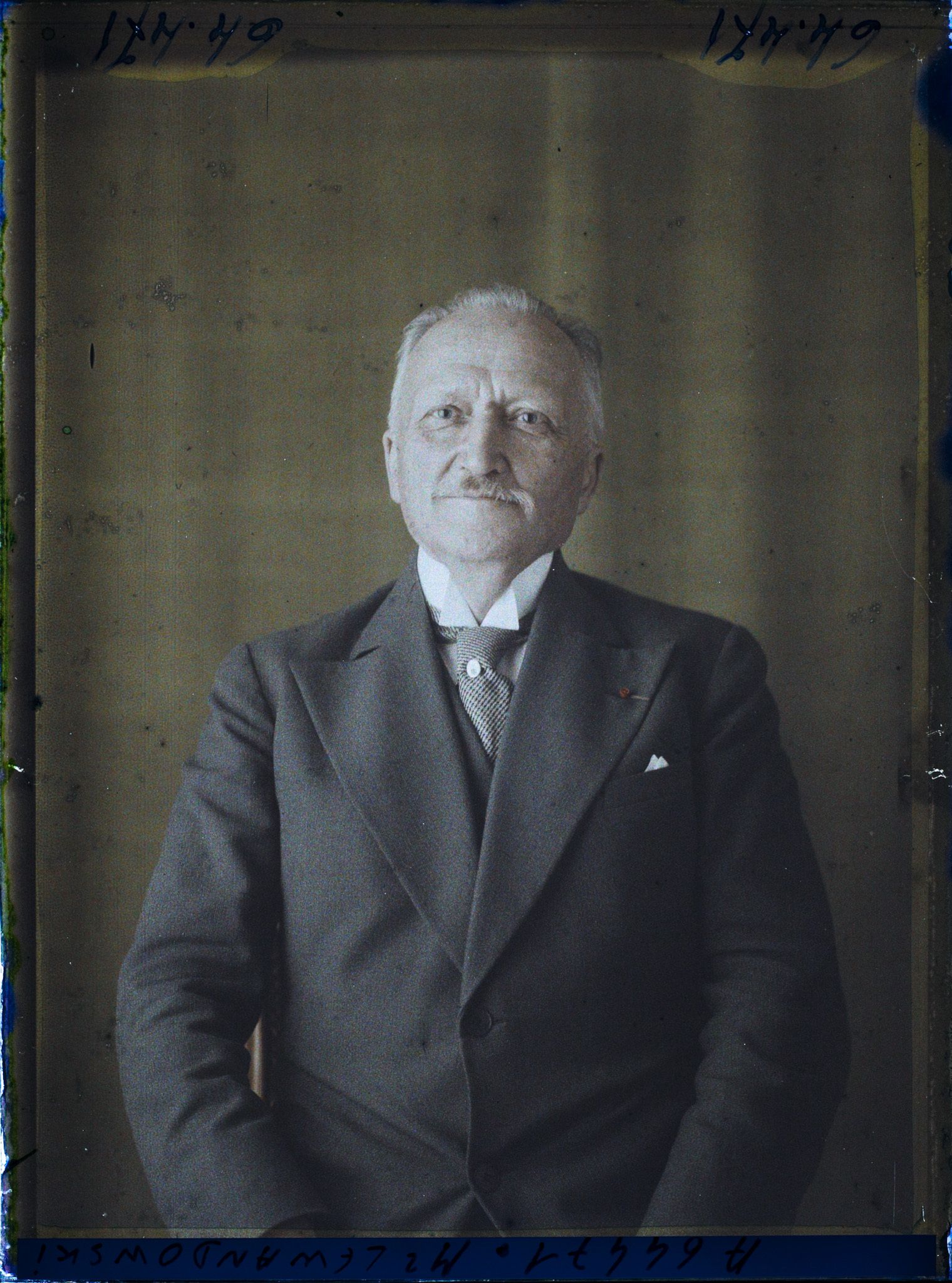 Image représentant https://musee-albert-kahn.s-museum.fr/home/NWQ2OTAwYzNmYjZlZTk1ZWQwODJmMjY4L2dlbmVyaWMtbm90aWNlLXRhYi9hdXRob3JpdHkvNjE3YTc5ZjVjZjhiODk2OGIzMzM3ZDIx/5d6900c3fb6ee95ed082f268/generic-notice-tab/authority/617a79ebcf8b8968b3337279 Monsieur Lewandowski