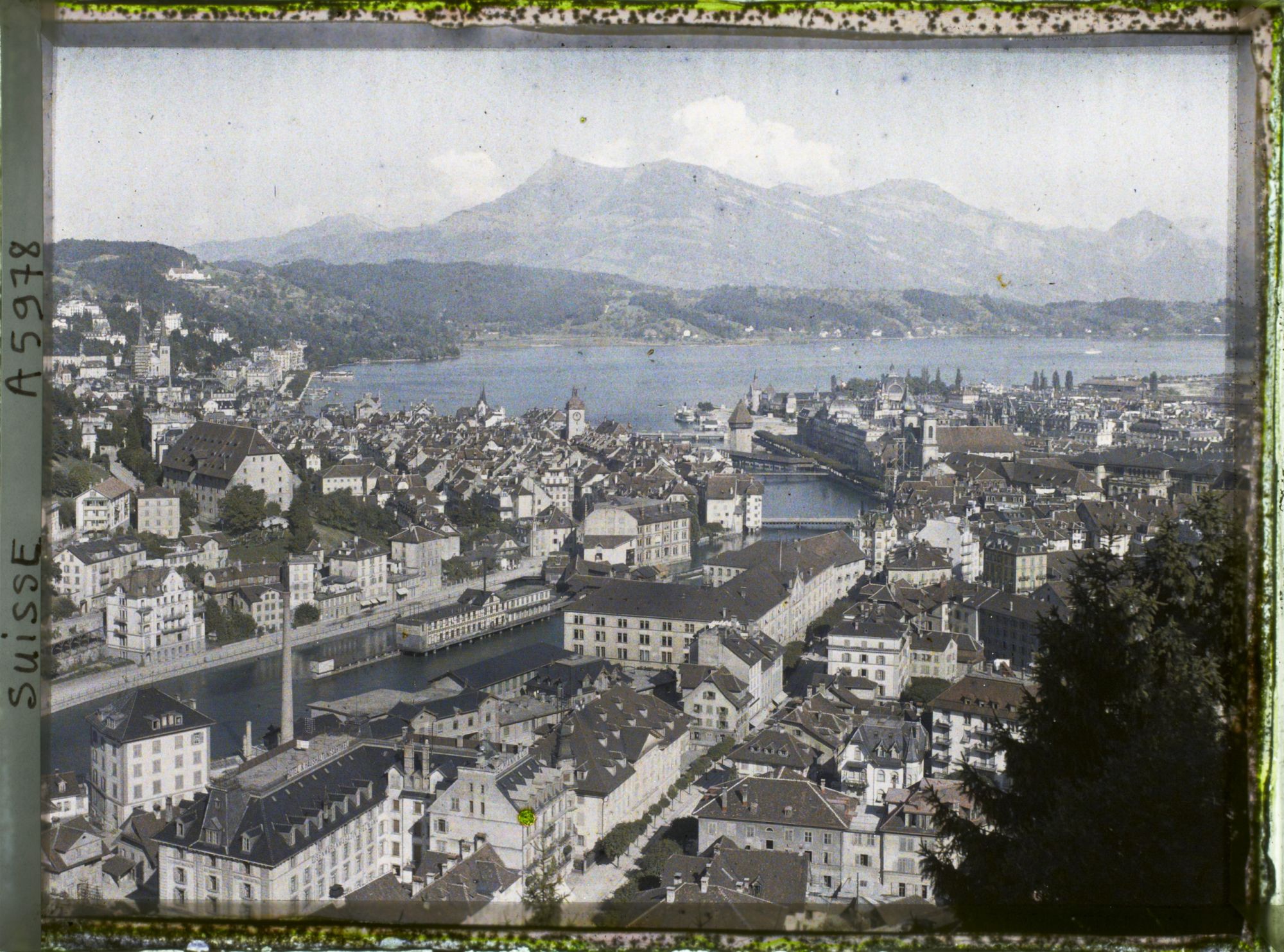 Image représentant Panorama de Lucerne et du Rigi depuis la terrasse du château de Gütsch