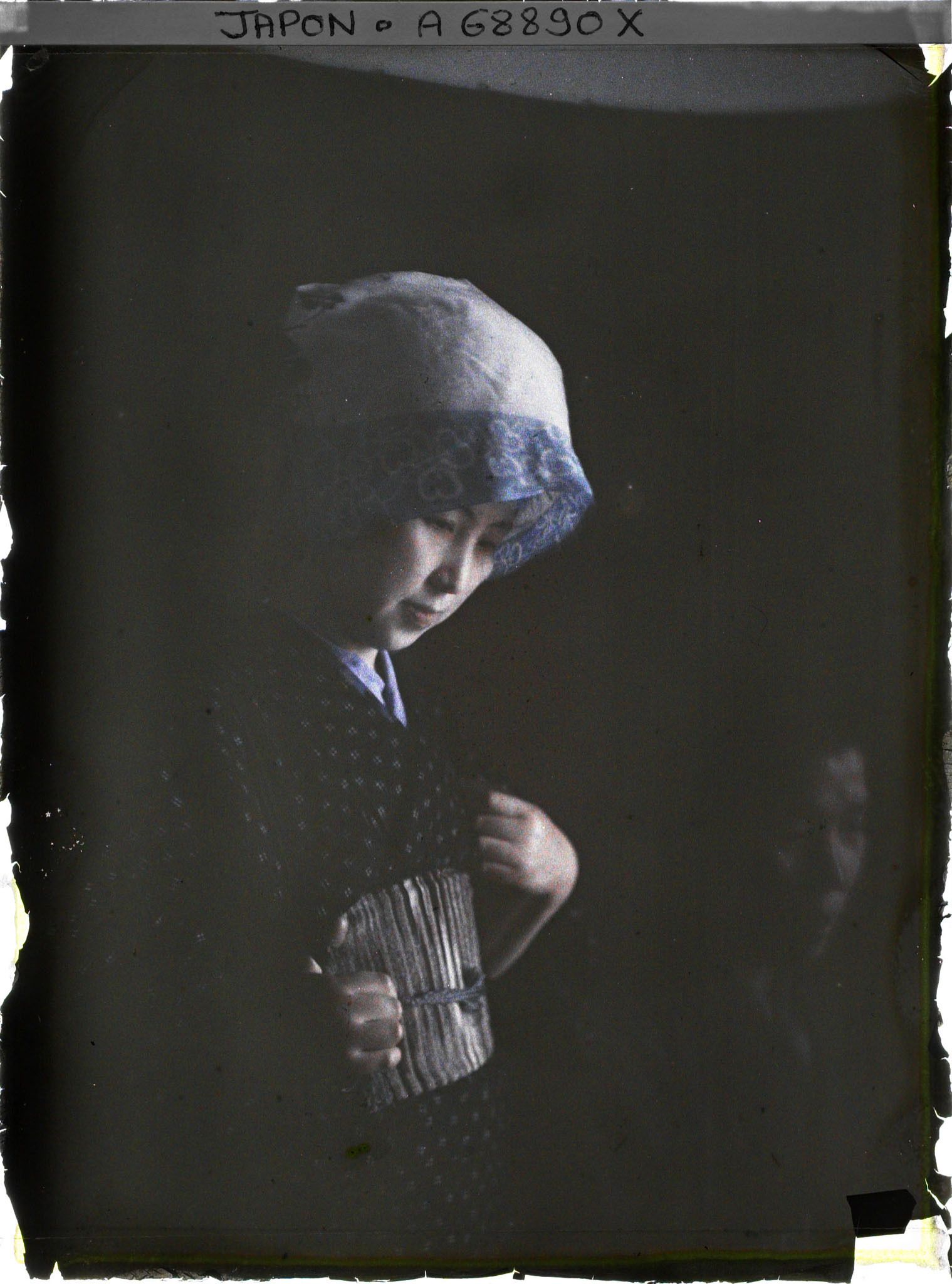 Image représentant Portrait d'une jeune femme coiffée du tenugui