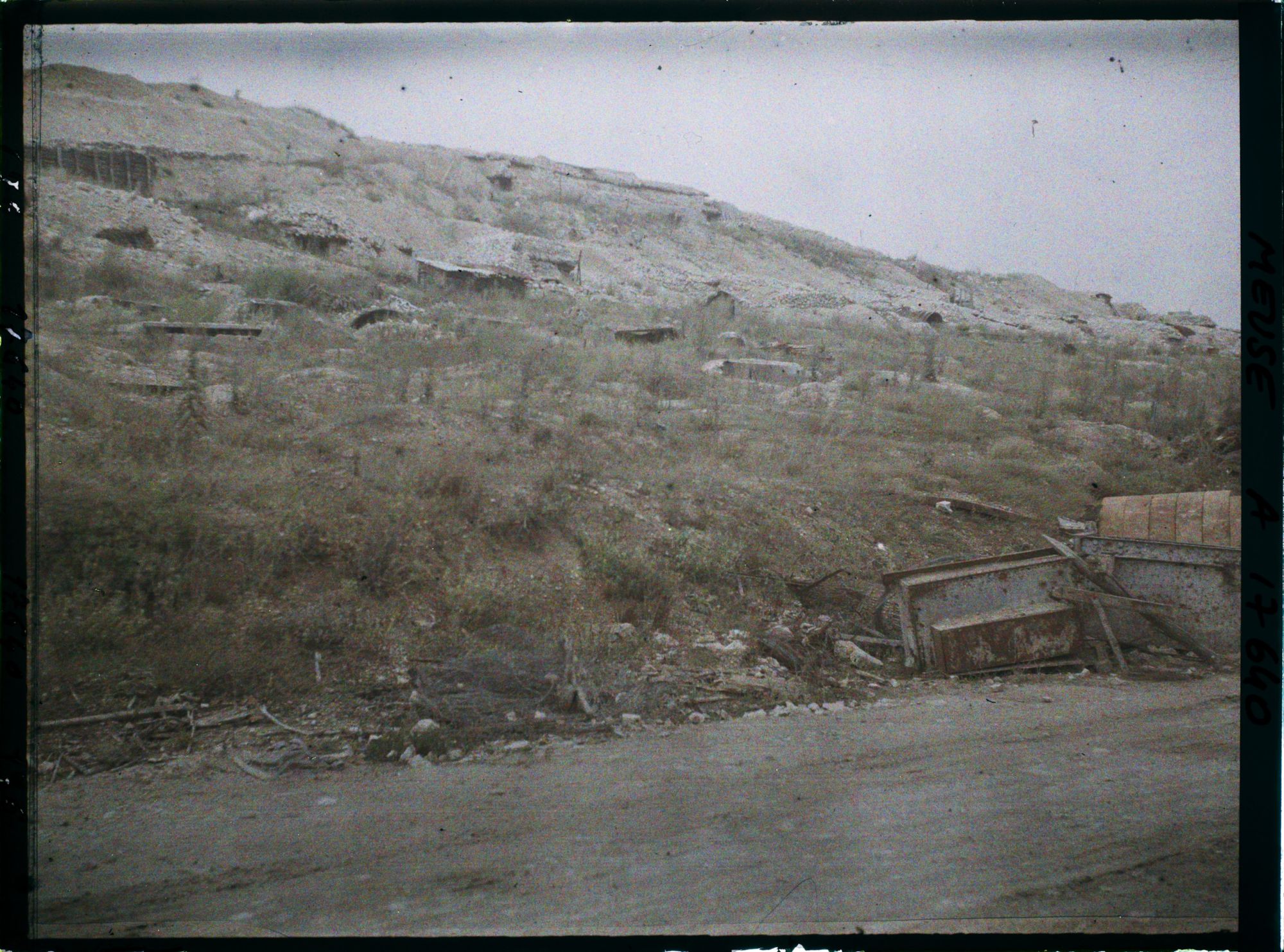 Image représentant France, Haudromont, Sur la route de Douaumont, venant de Bras, près des Carrières
