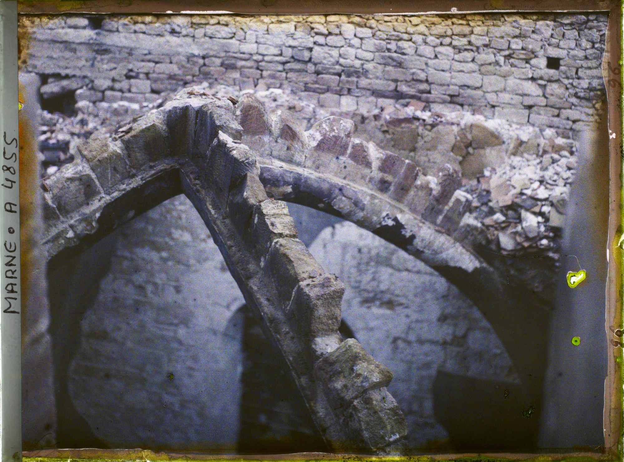 Image représentant Voûte d'ogives de l'église Notre-Dame de la Nativité, prise depuis le clocher