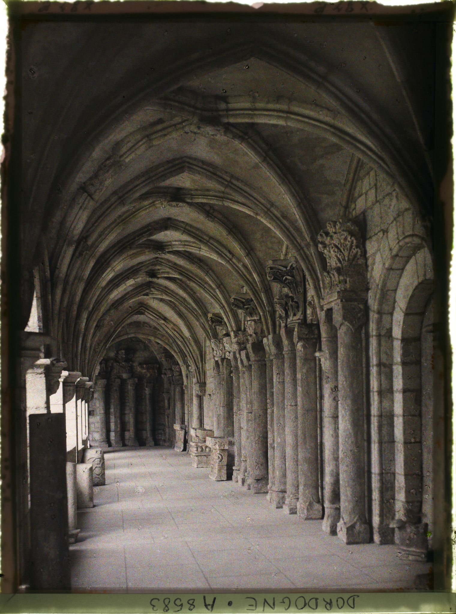 Image représentant France, Périgueux, Le cloître de la cathédrale (abbaye des 12 et 14 siècles)